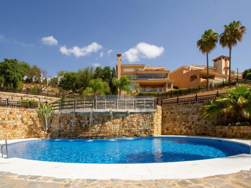 Wonderful luxury executive three bedroom south east facing penthouse with the most outstanding views to the sea.
