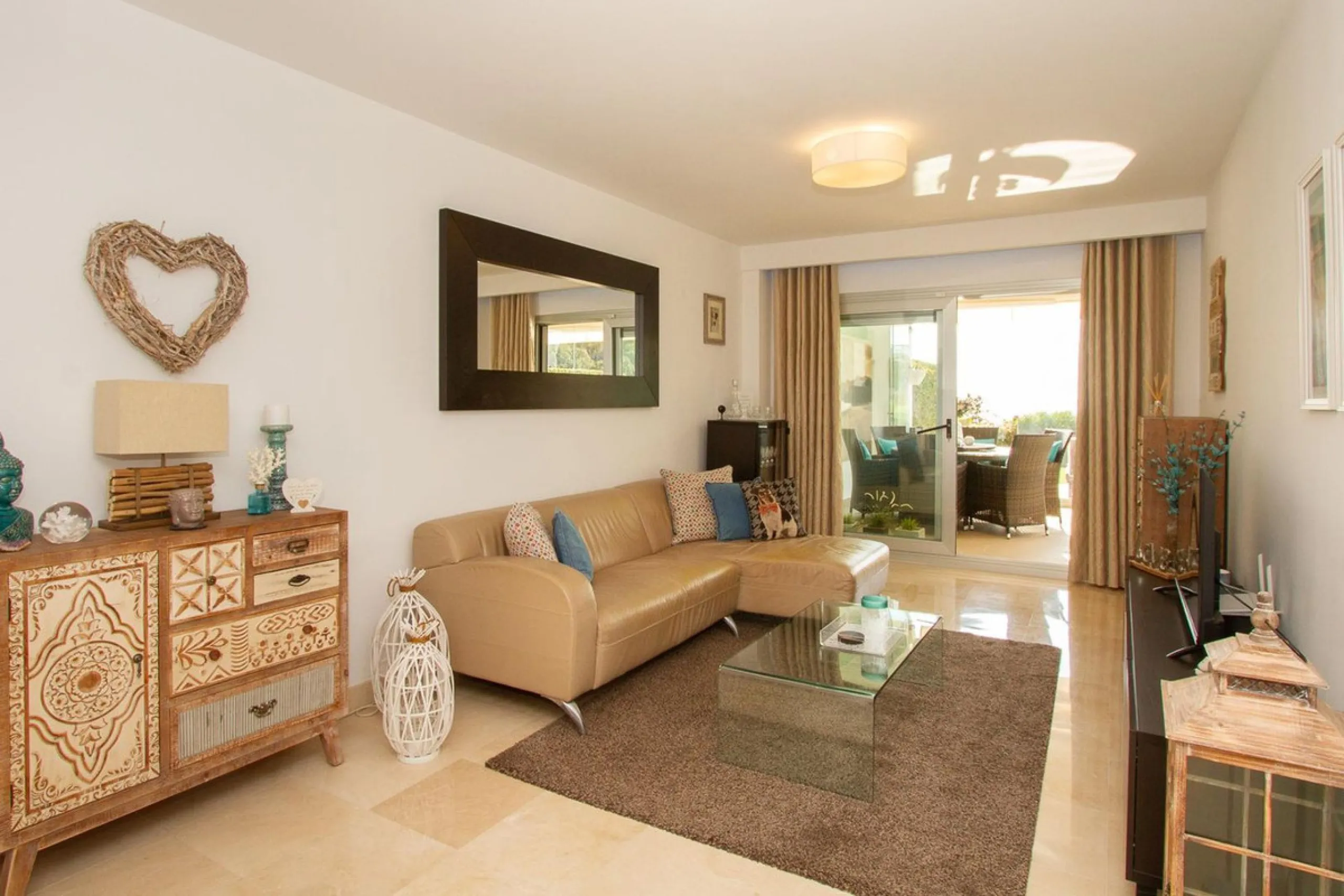 Apartment - Ground Floor Apartment в продаже в Marbella, Málaga. В доме 2 спален и 2 ванных комнат. Площадь дома 95 м²