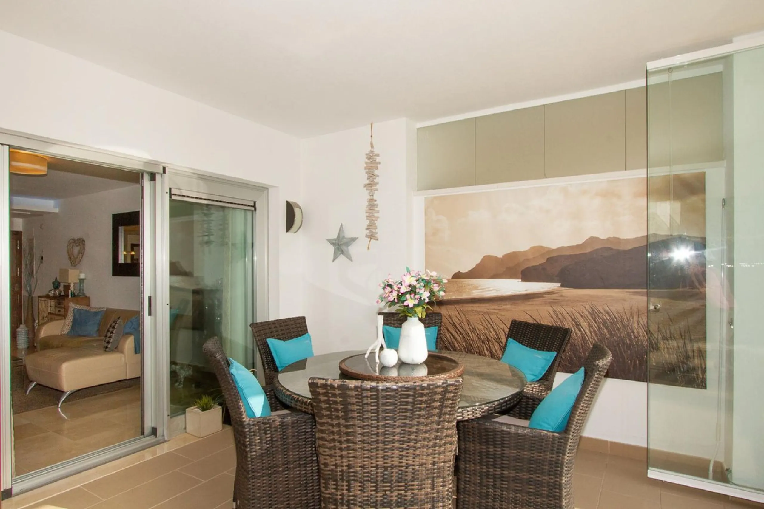 Apartment - Ground Floor Apartment в продаже в Marbella, Málaga. В доме 2 спален и 2 ванных комнат. Площадь дома 95 м²