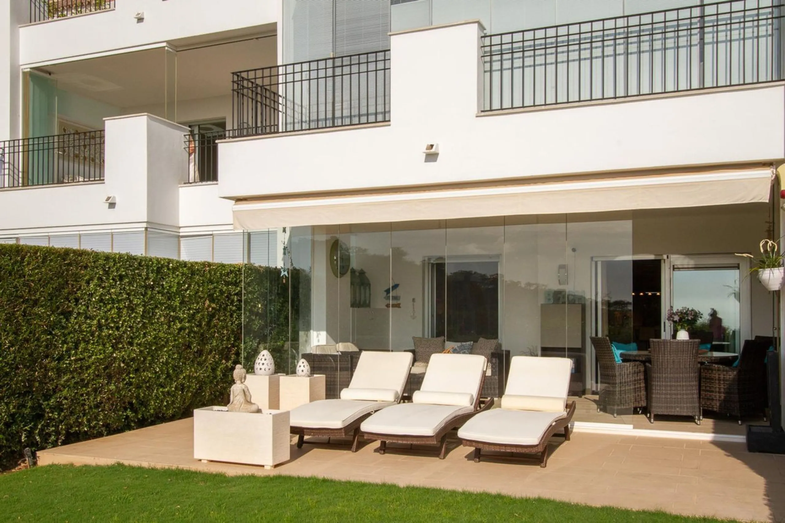 Apartment - Ground Floor Apartment в продаже в Marbella, Málaga. В доме 2 спален и 2 ванных комнат. Площадь дома 95 м²