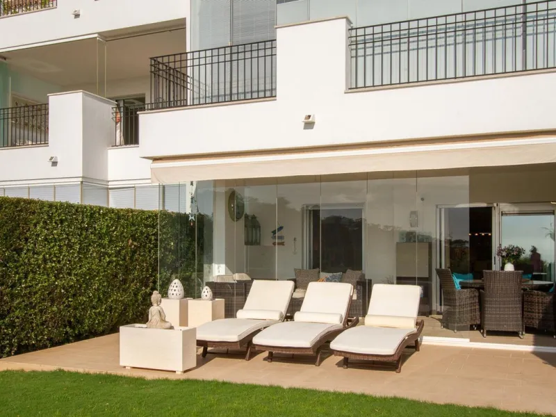 Apartment - Ground Floor Apartment в продаже в Marbella, Málaga. В доме 2 спален и 2 ванных комнат. Площадь дома 95 м²
