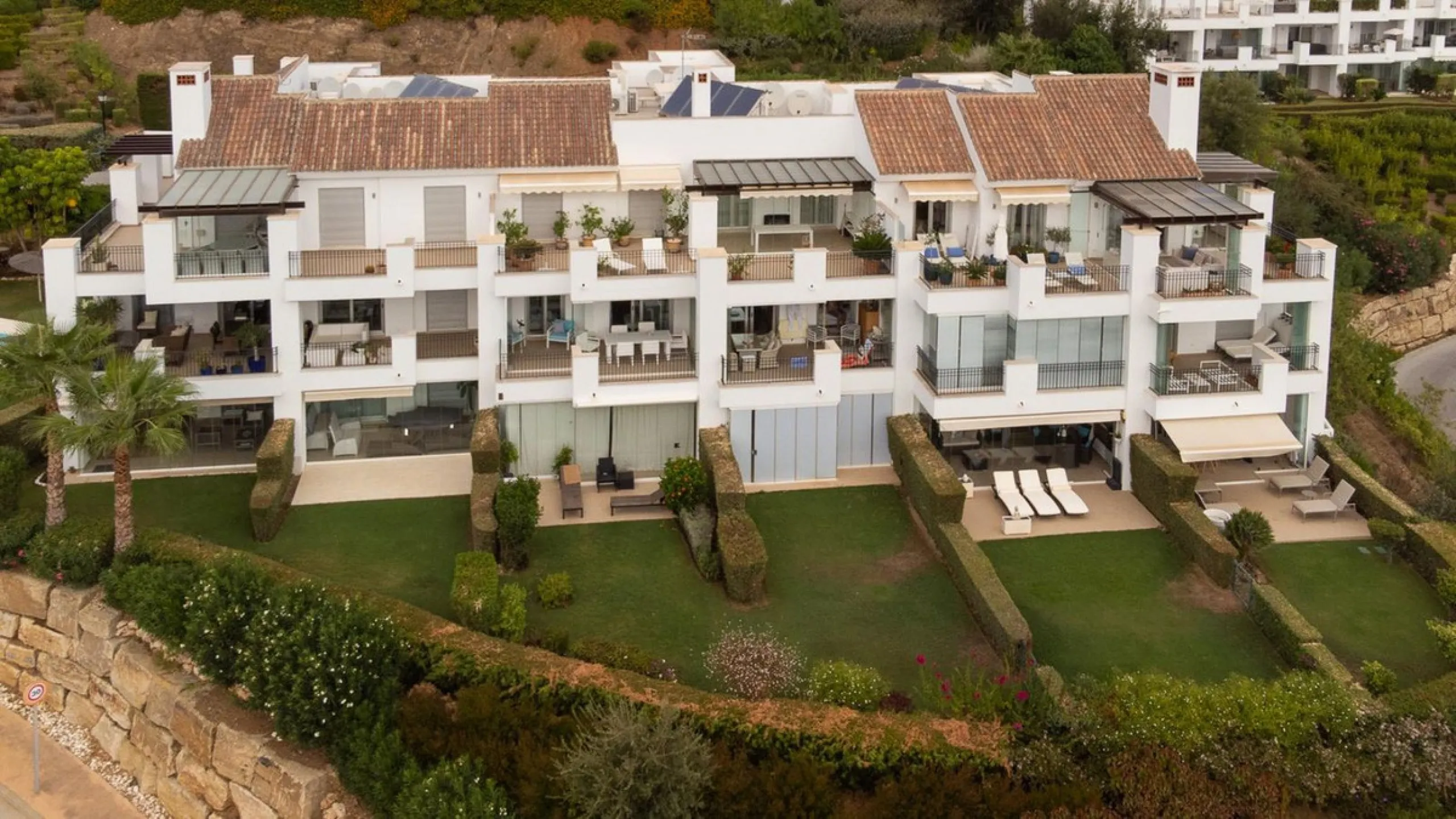 Apartment - Ground Floor Apartment в продаже в Marbella, Málaga. В доме 2 спален и 2 ванных комнат. Площадь дома 95 м²