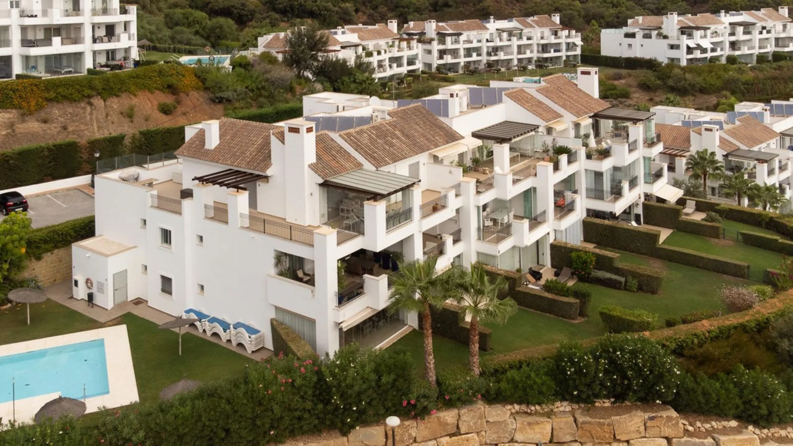 Apartment - Ground Floor Apartment в продаже в Marbella, Málaga. В доме 2 спален и 2 ванных комнат. Площадь дома 95 м²