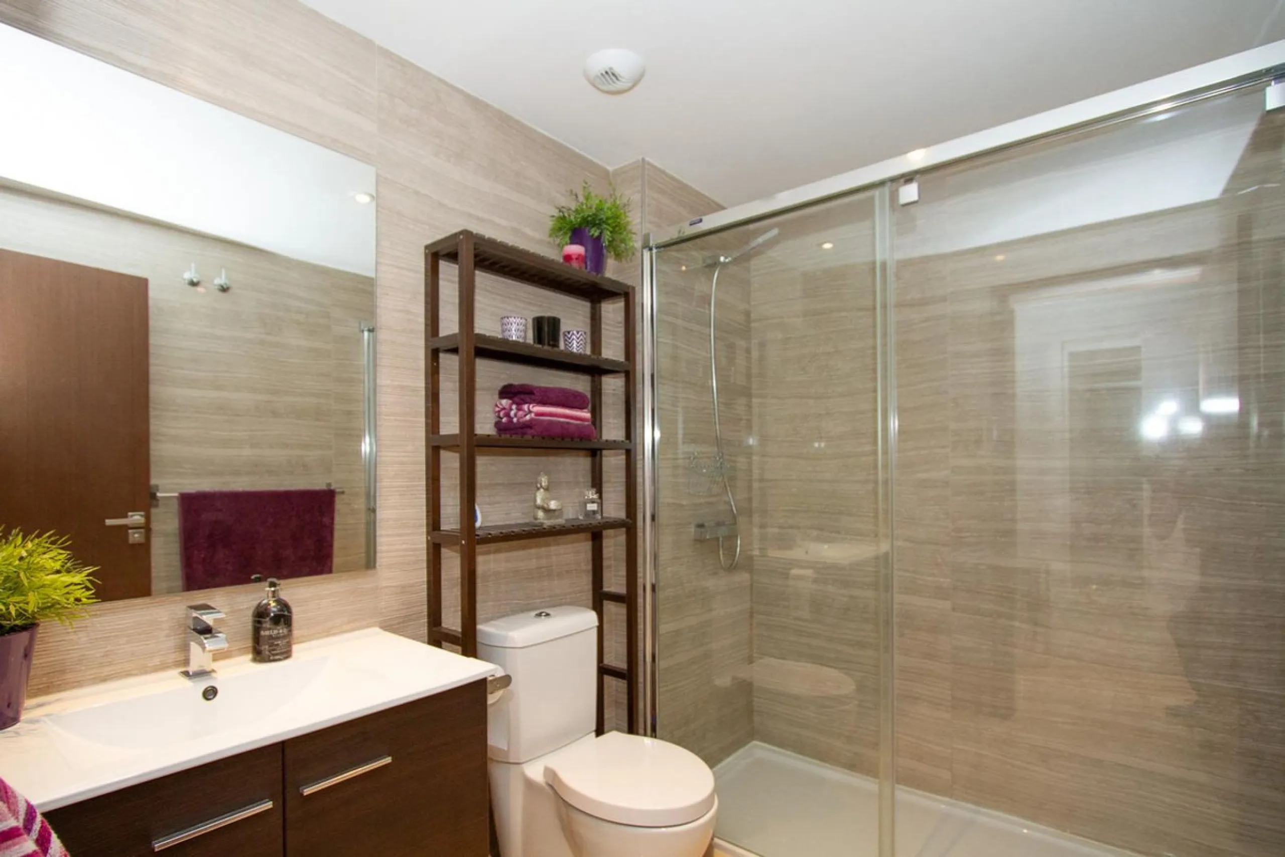 Apartment - Ground Floor Apartment в продаже в Marbella, Málaga. В доме 2 спален и 2 ванных комнат. Площадь дома 95 м²