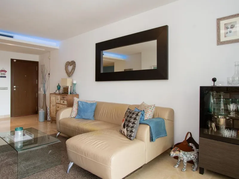 Apartment - Ground Floor Apartment в продаже в Marbella, Málaga. В доме 2 спален и 2 ванных комнат. Площадь дома 95 м²