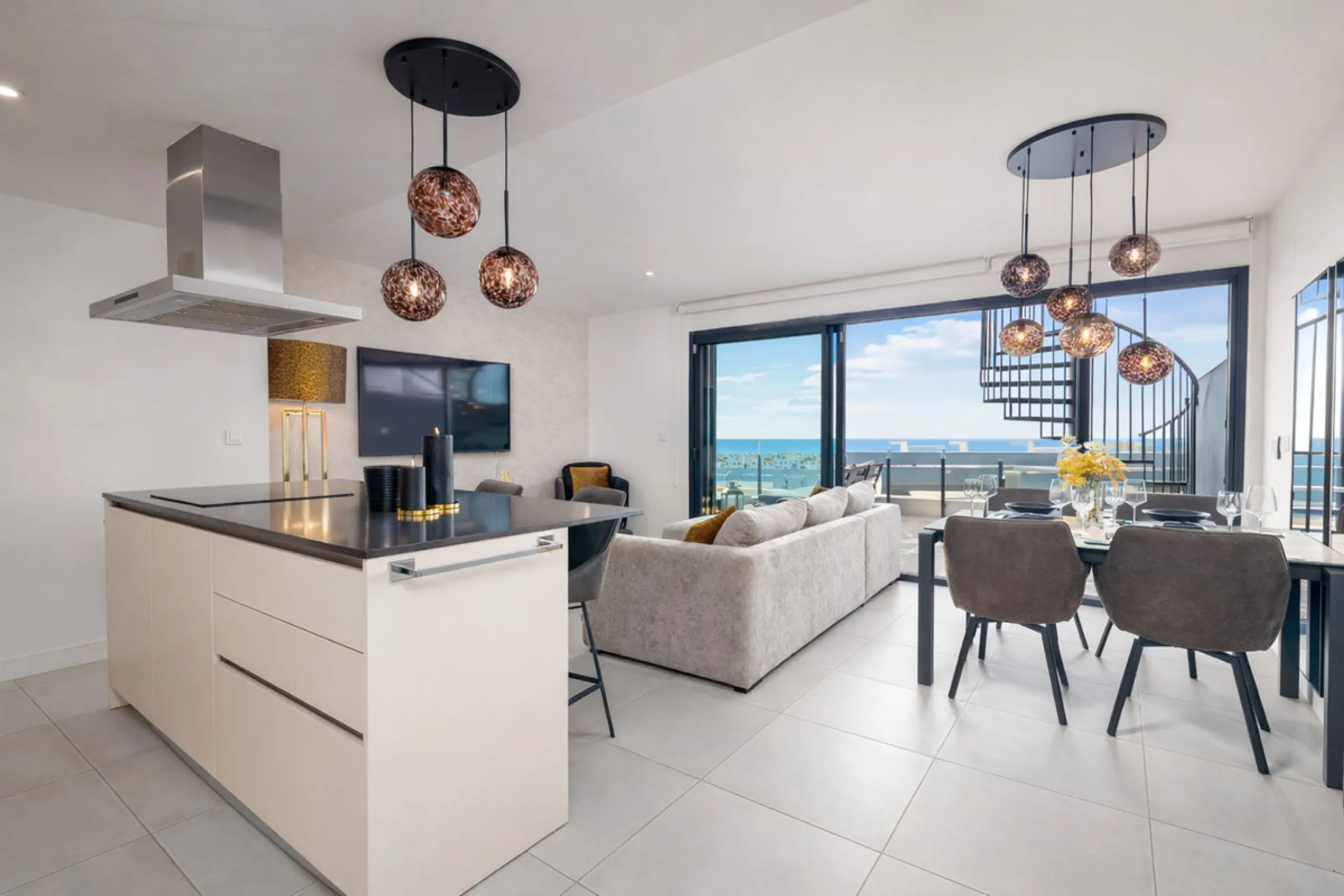 This luxurious fully furnished 2-bedroom penthouse is located in the modern and highly sought-after Oasis 325 development, in one of the fastest-growing areas between Marbella and Estepona. The property combines contemporary architecture, excellent natura