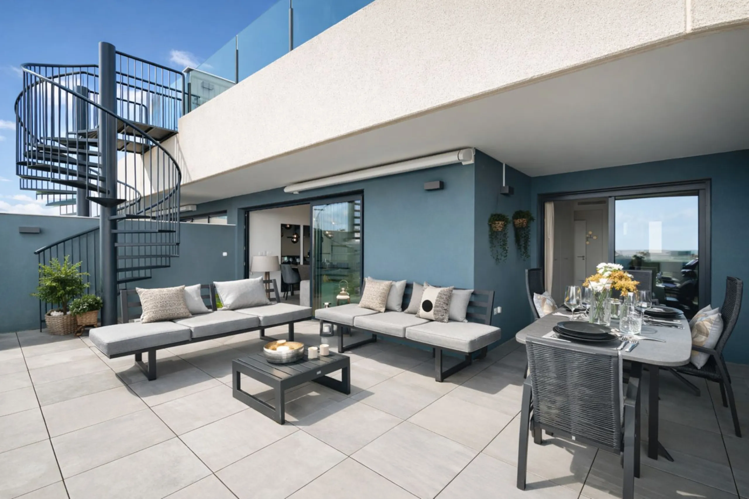 This luxurious fully furnished 2-bedroom penthouse is located in the modern and highly sought-after Oasis 325 development, in one of the fastest-growing areas between Marbella and Estepona. The property combines contemporary architecture, excellent natura