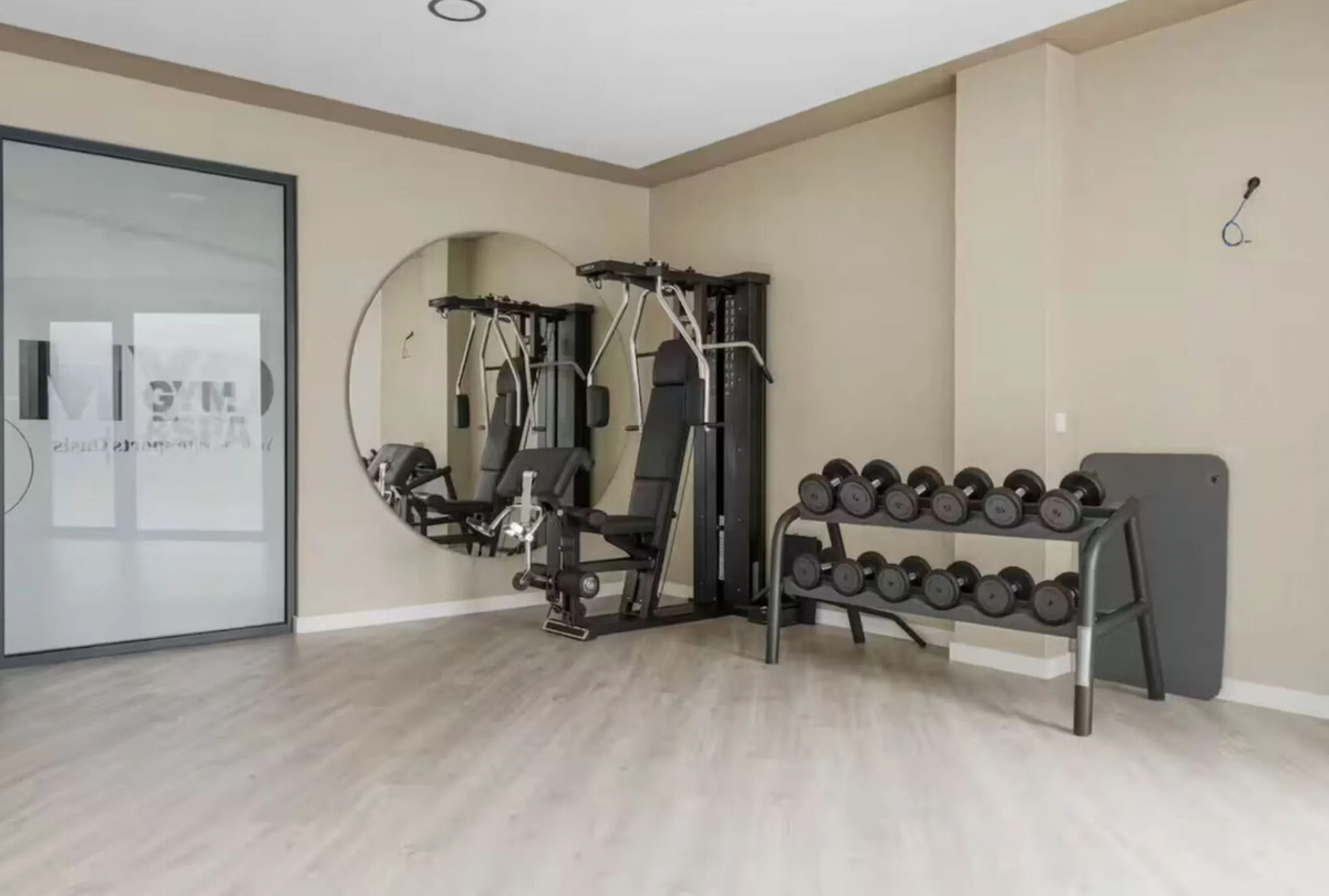 This luxurious fully furnished 2-bedroom penthouse is located in the modern and highly sought-after Oasis 325 development, in one of the fastest-growing areas between Marbella and Estepona. The property combines contemporary architecture, excellent natura
