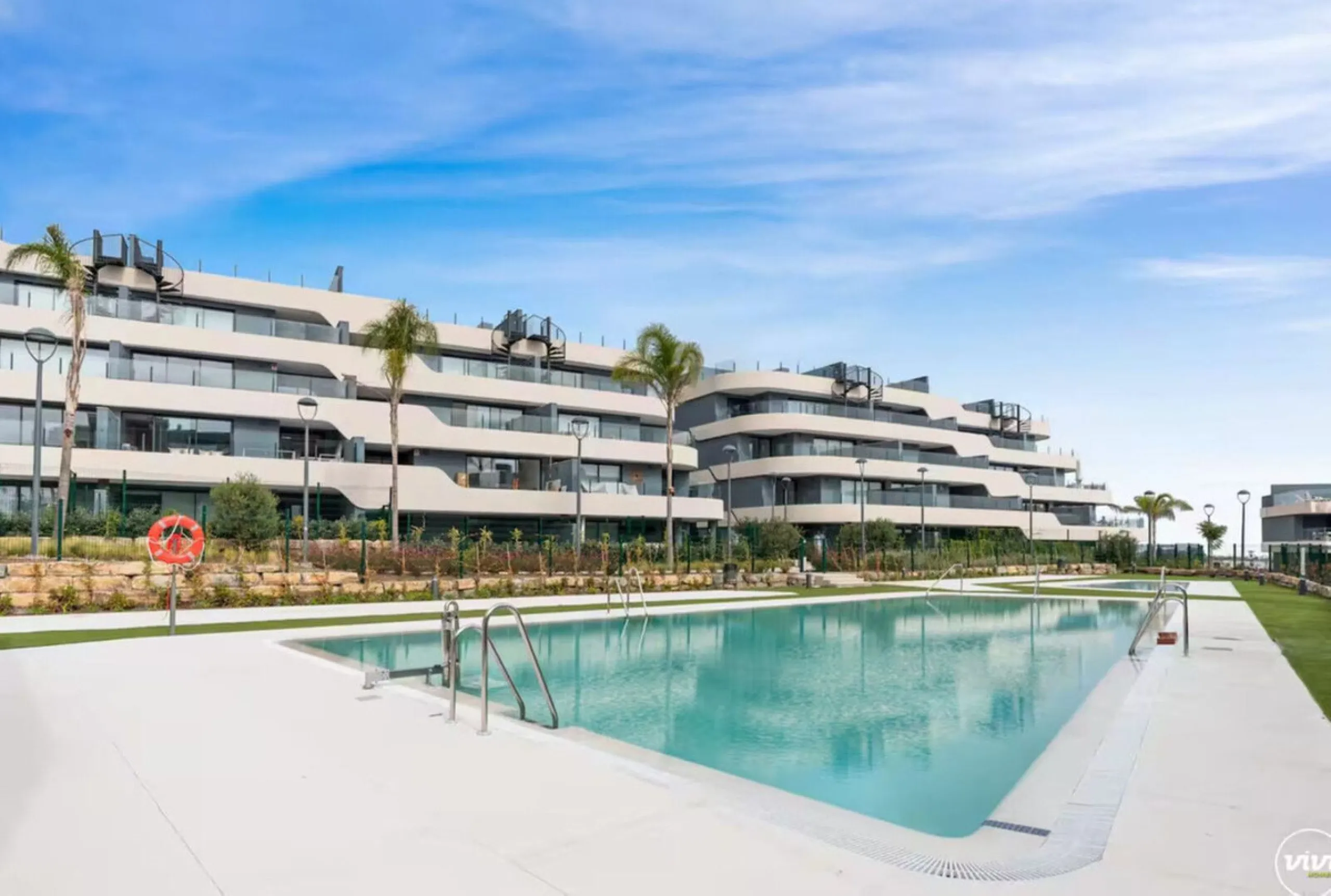 This luxurious fully furnished 2-bedroom penthouse is located in the modern and highly sought-after Oasis 325 development, in one of the fastest-growing areas between Marbella and Estepona. The property combines contemporary architecture, excellent natura