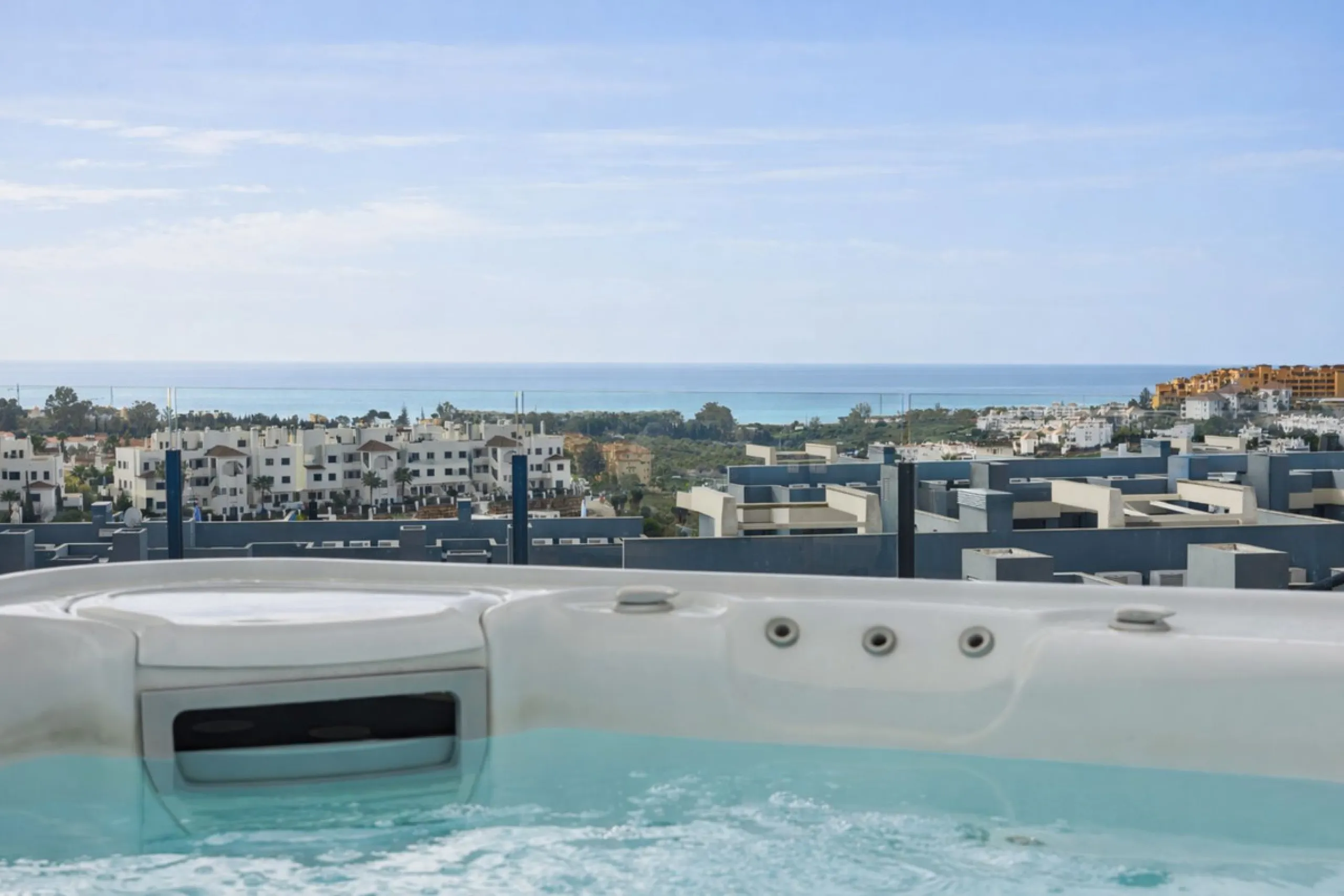 This luxurious fully furnished 2-bedroom penthouse is located in the modern and highly sought-after Oasis 325 development, in one of the fastest-growing areas between Marbella and Estepona. The property combines contemporary architecture, excellent natura