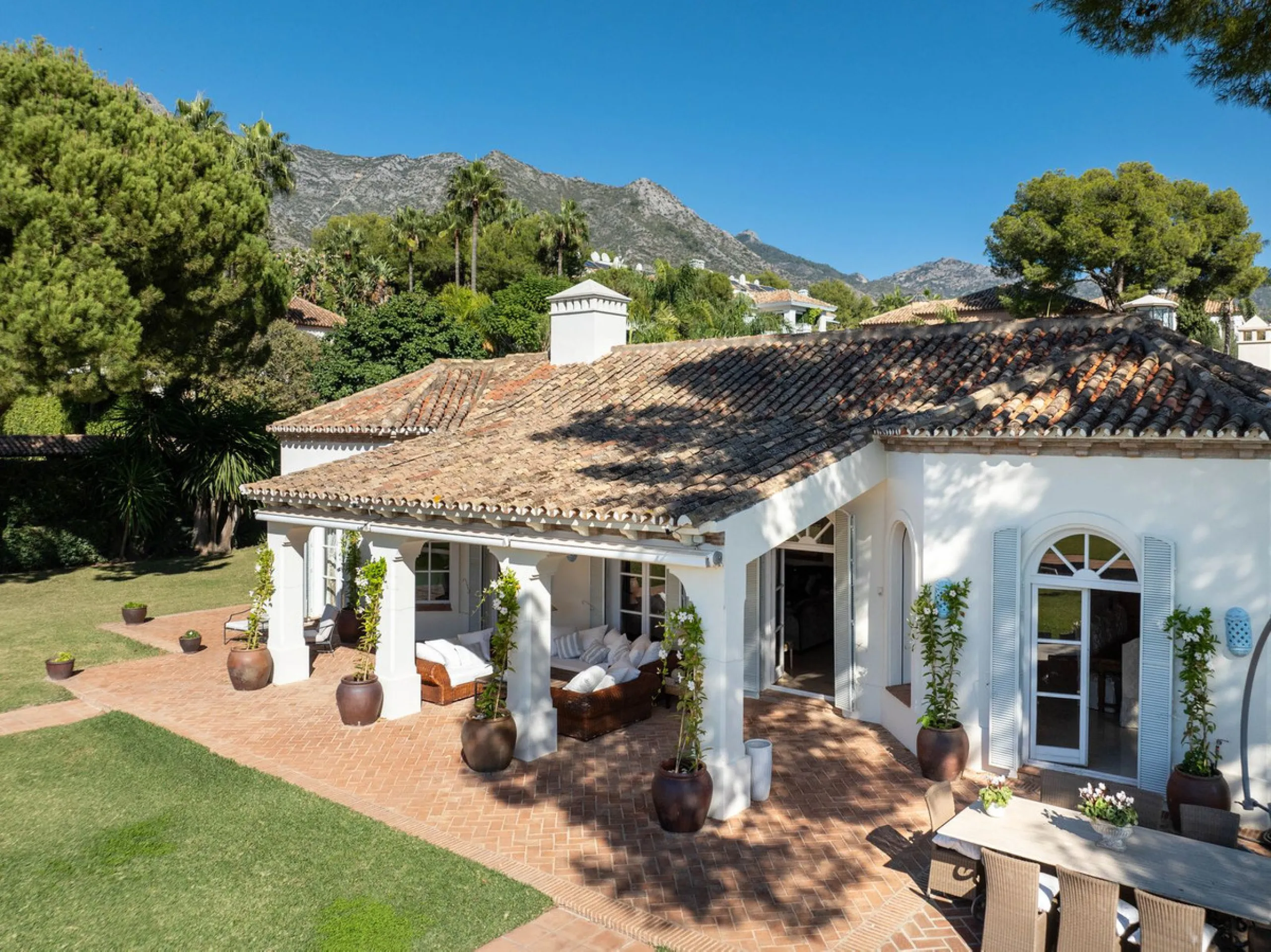 Mediterrane Villa mit Meerblick in Altos Reales, Marbella