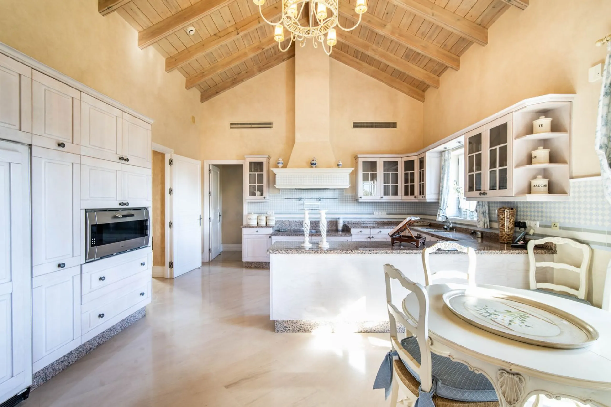 Mediterrane Villa mit Meerblick in Altos Reales, Marbella