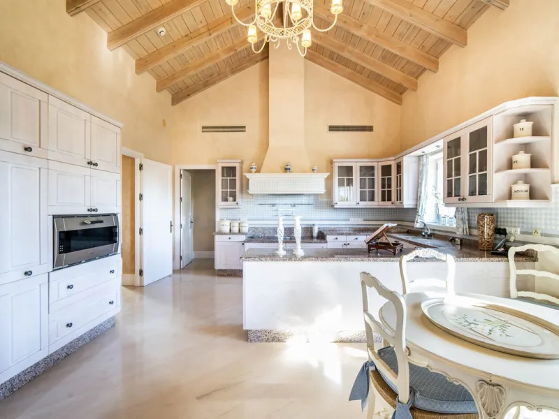 Mediterrane Villa mit Meerblick in Altos Reales, Marbella
