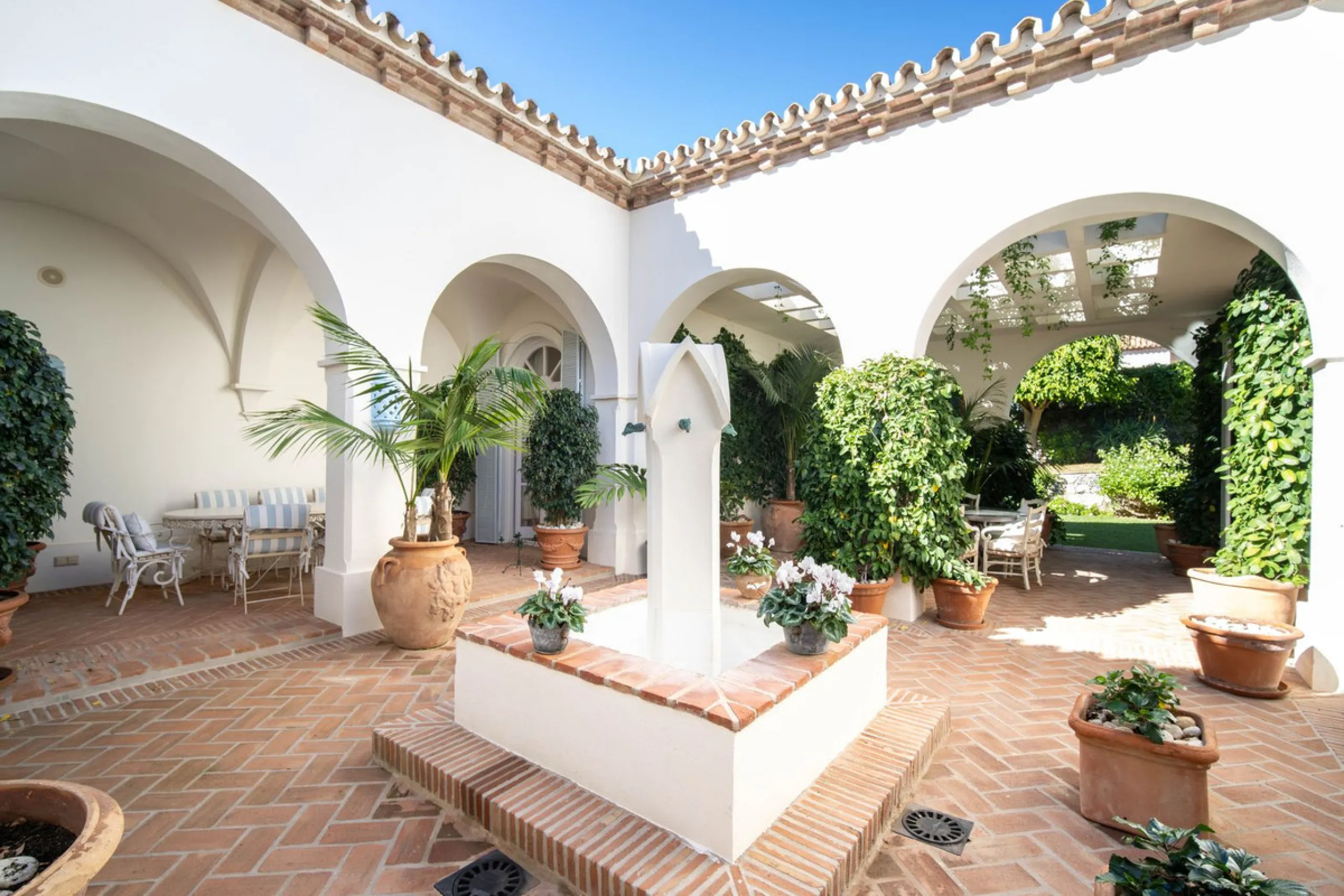 Mediterrane Villa mit Meerblick in Altos Reales, Marbella
