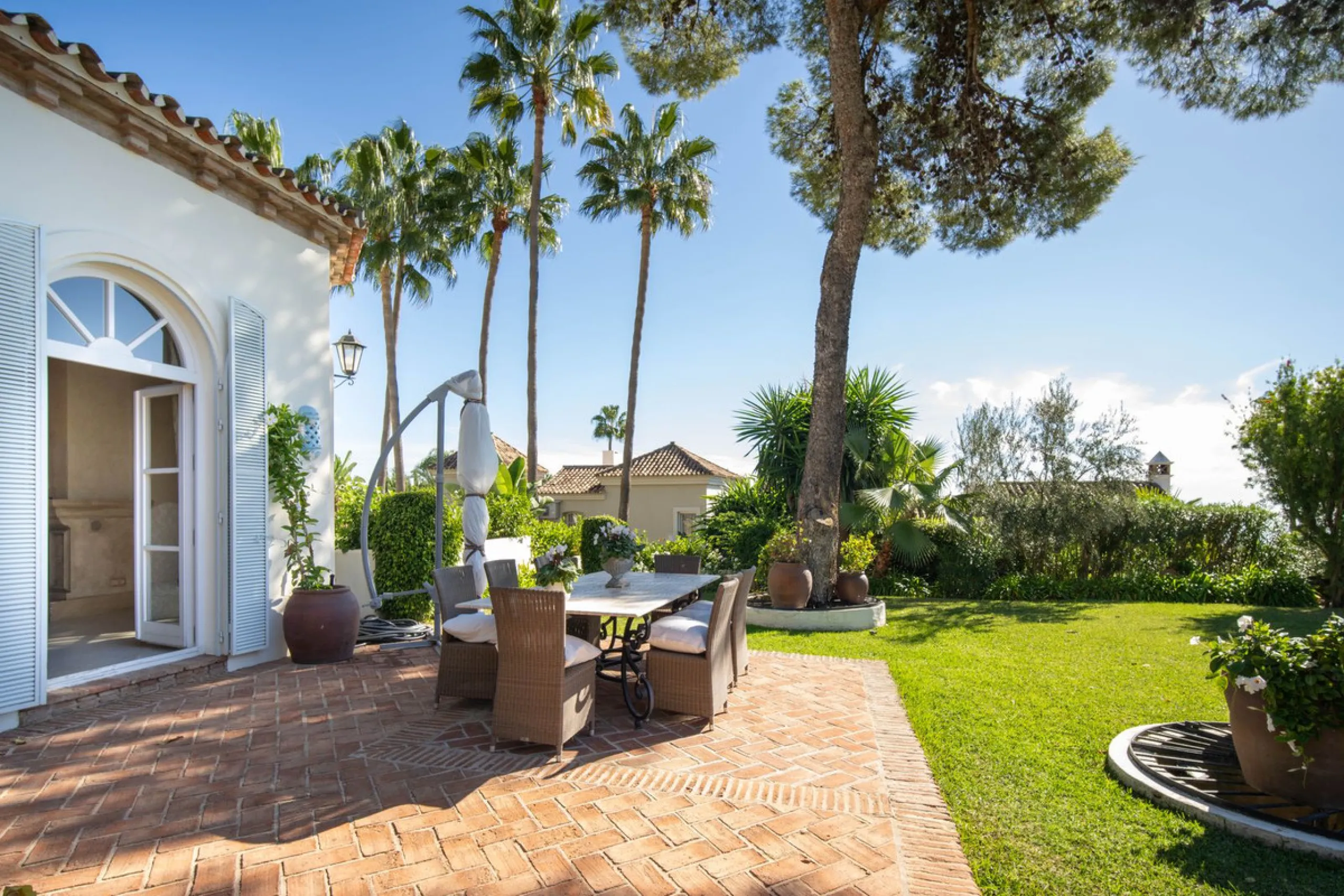 Mediterrane Villa mit Meerblick in Altos Reales, Marbella