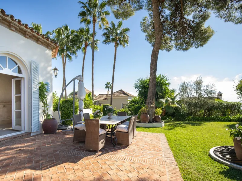 Mediterrane Villa mit Meerblick in Altos Reales, Marbella