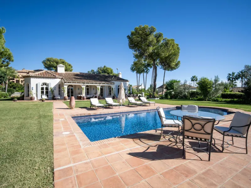 Mediterrane Villa mit Meerblick in Altos Reales, Marbella