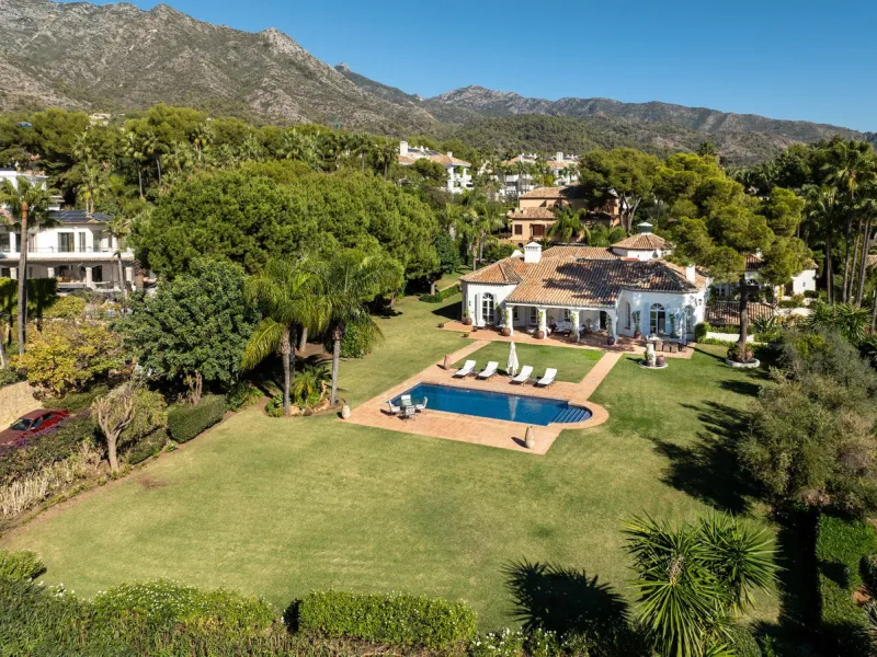 Mediterrane Villa mit Meerblick in Altos Reales, Marbella
