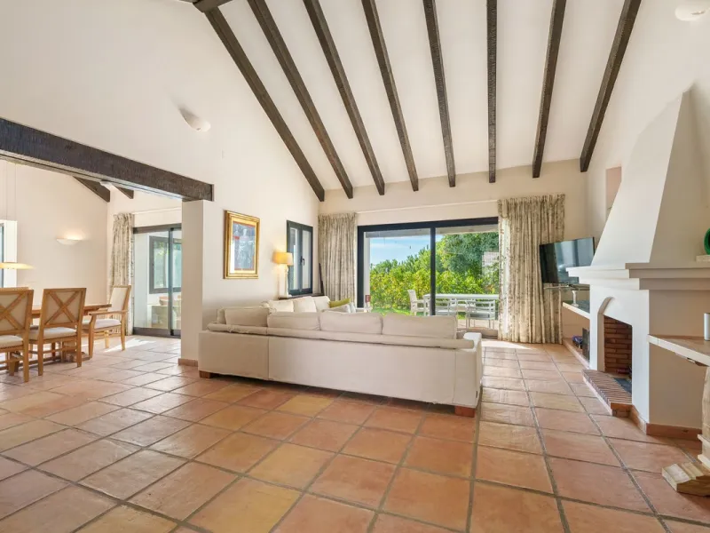 House - Detached Villa в продаже в Benahavís, Málaga. В доме 9 спален и 9 ванных комнат. Площадь дома 1177 м². Площадь участка 7881 м²