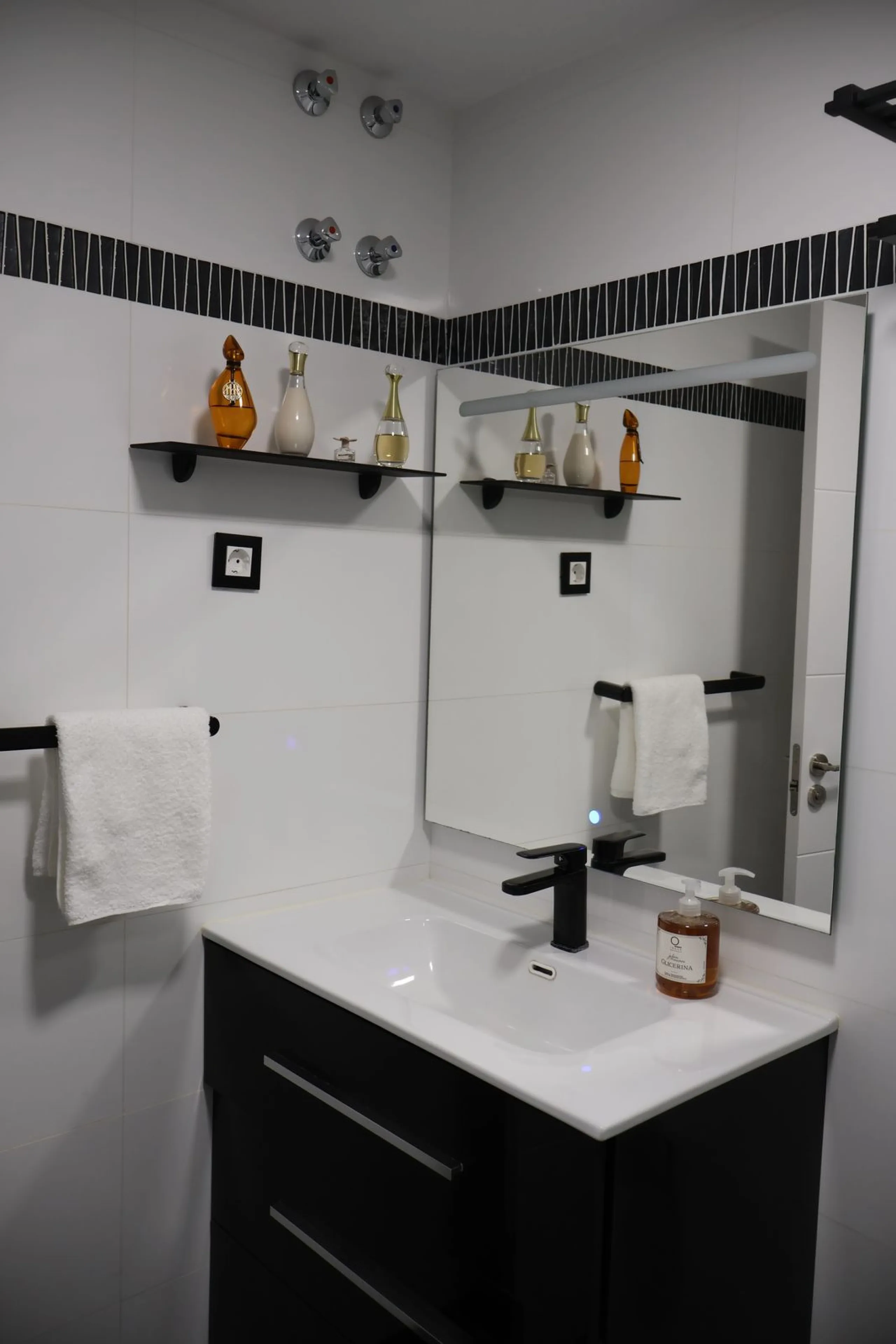 Apartment - Middle Floor Apartment в продаже в Fuengirola, Málaga. В доме 2 спален и 2 ванных комнат. Площадь дома 107 м²