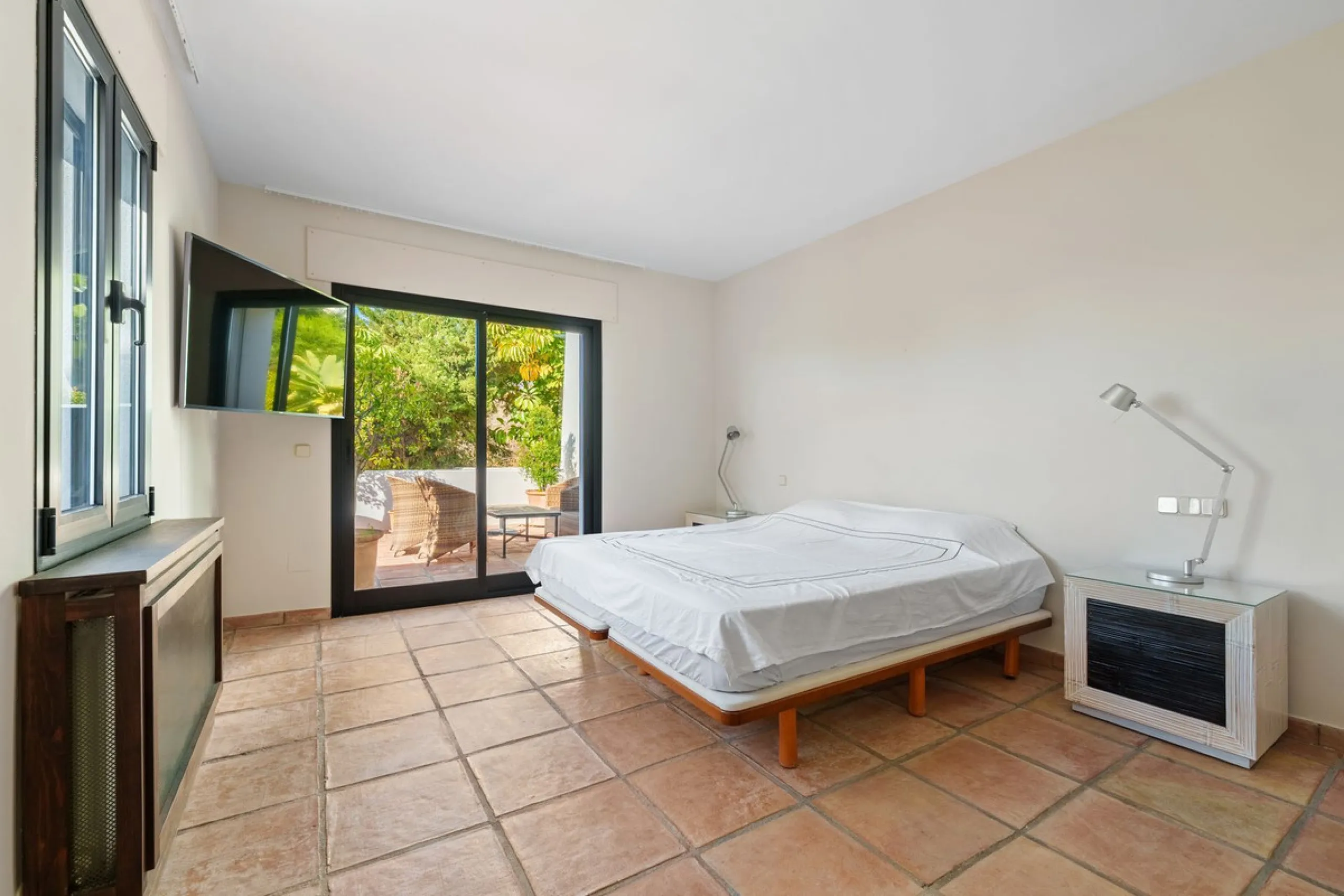 House - Detached Villa в продаже в Benahavís, Málaga. В доме 9 спален и 9 ванных комнат. Площадь дома 1177 м². Площадь участка 7881 м²