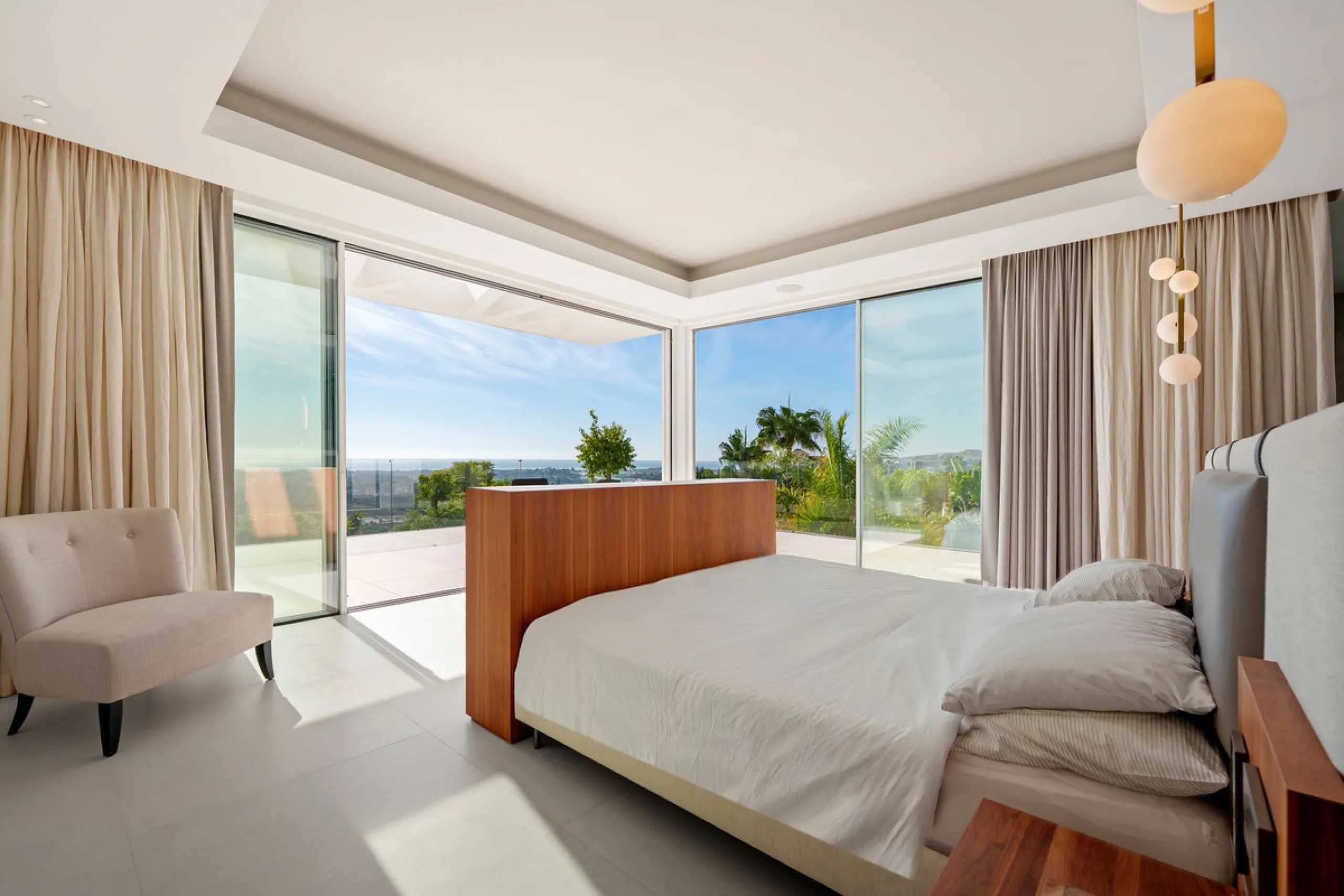 House - Detached Villa в продаже в Benahavís, Málaga. В доме 9 спален и 9 ванных комнат. Площадь дома 1177 м². Площадь участка 7881 м²