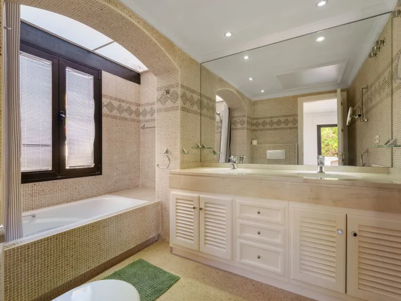 House - Detached Villa в продаже в Benahavís, Málaga. В доме 9 спален и 9 ванных комнат. Площадь дома 1177 м². Площадь участка 7881 м²