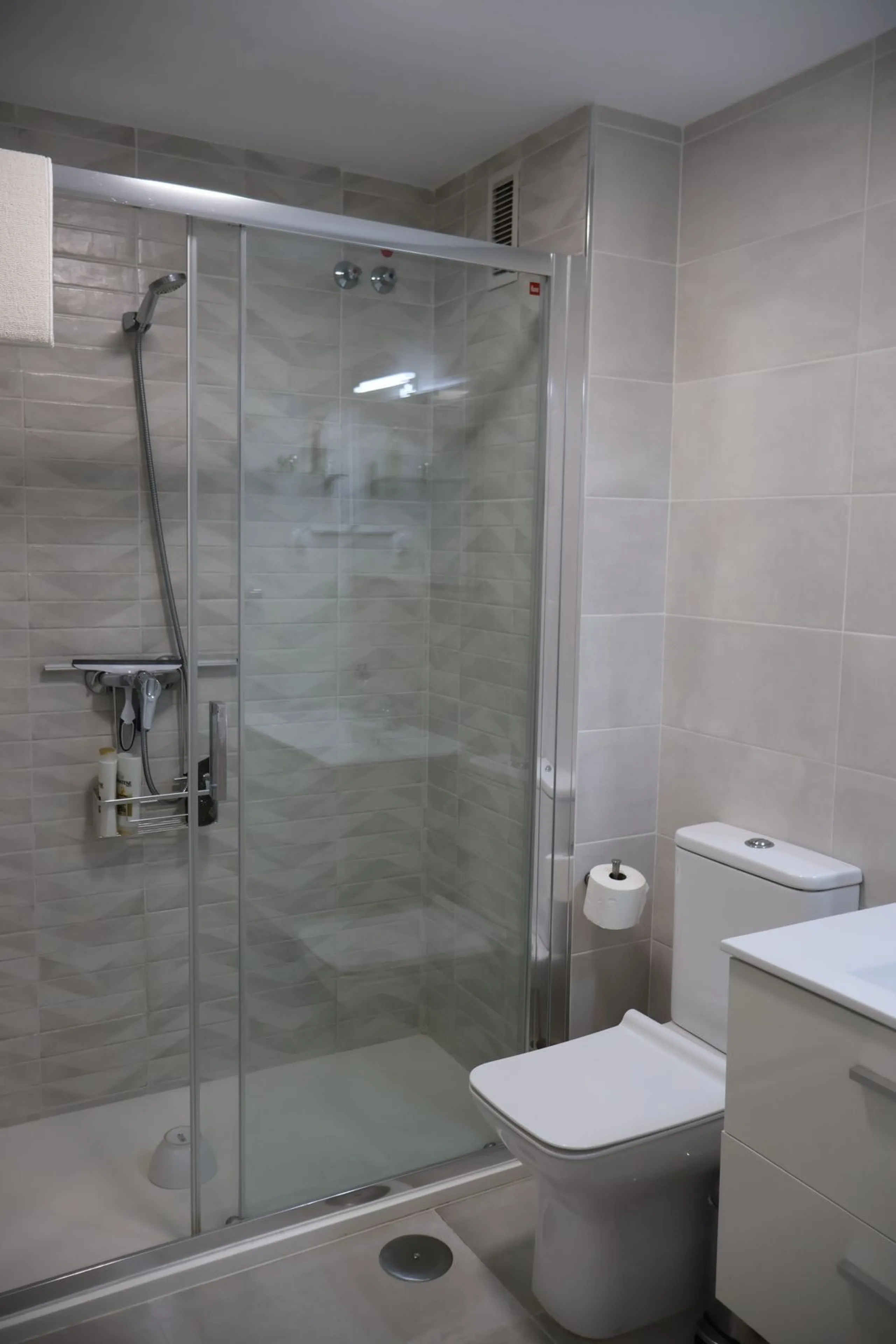 Apartment - Middle Floor Apartment в продаже в Fuengirola, Málaga. В доме 2 спален и 2 ванных комнат. Площадь дома 107 м²