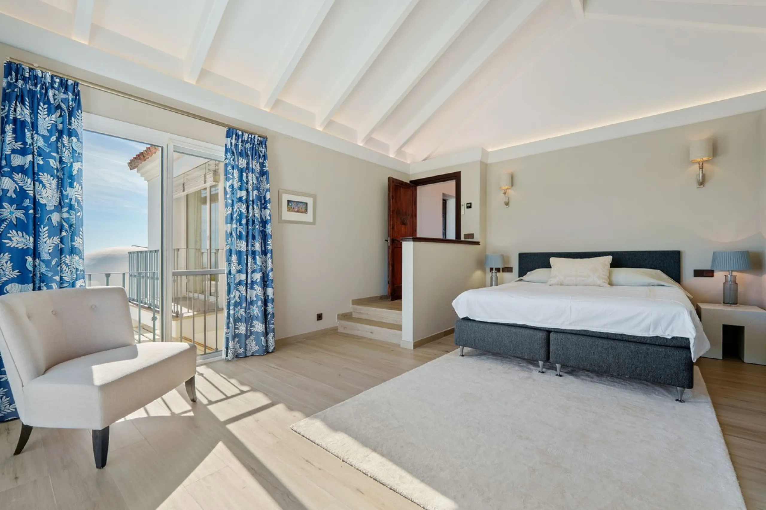 House - Detached Villa в продаже в Benahavís, Málaga. В доме 9 спален и 9 ванных комнат. Площадь дома 1177 м². Площадь участка 7881 м²