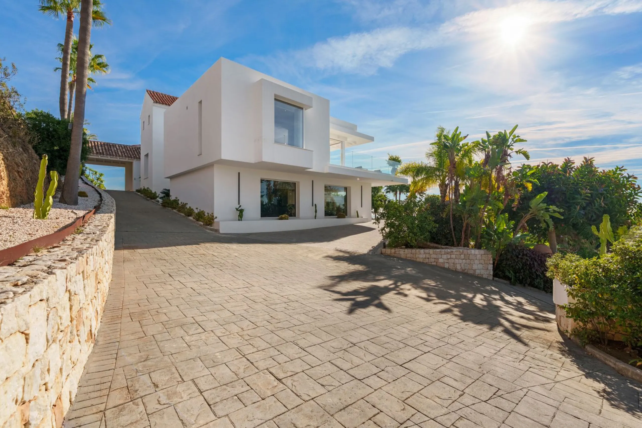 House - Detached Villa в продаже в Benahavís, Málaga. В доме 9 спален и 9 ванных комнат. Площадь дома 1177 м². Площадь участка 7881 м²