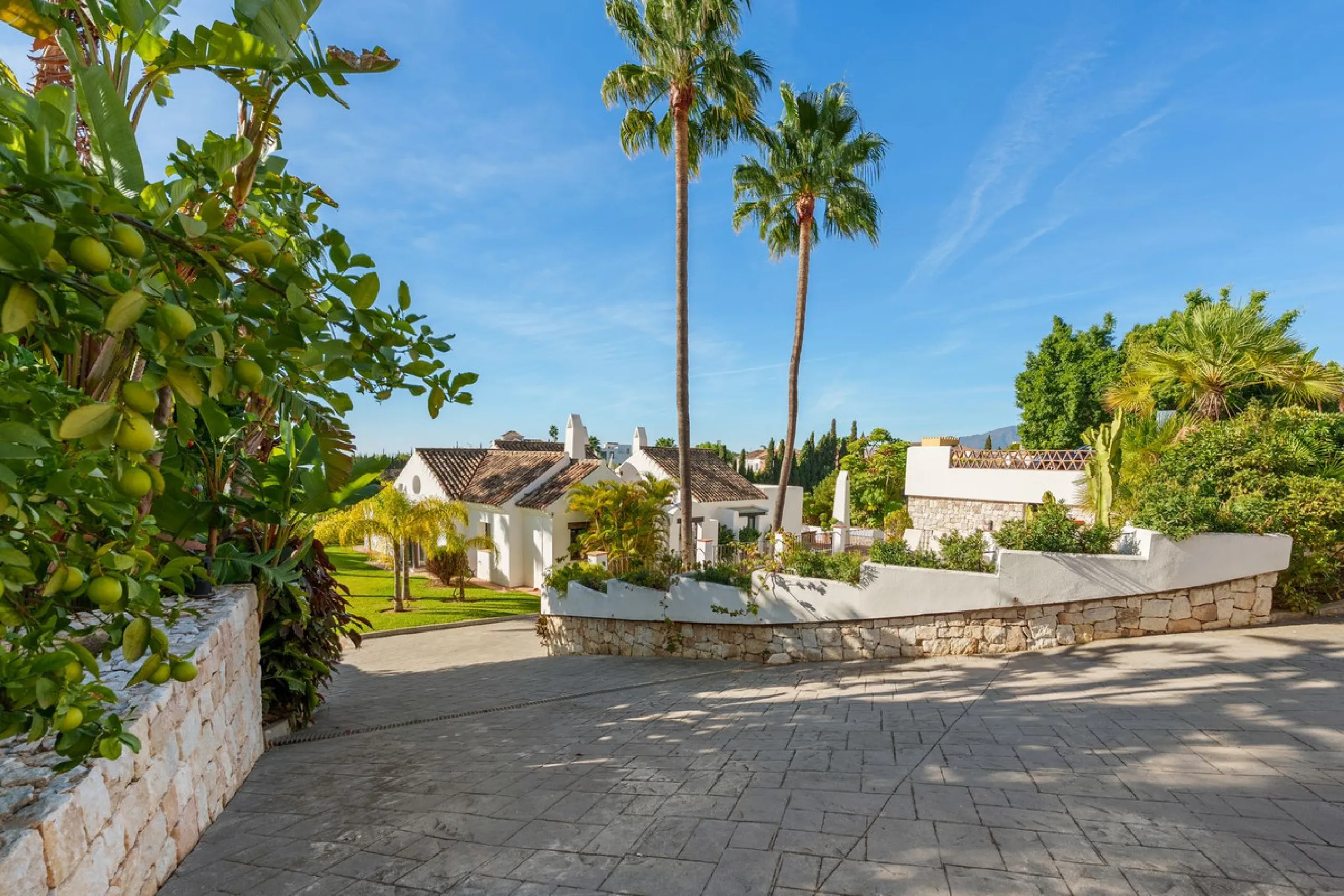 House - Detached Villa в продаже в Benahavís, Málaga. В доме 9 спален и 9 ванных комнат. Площадь дома 1177 м². Площадь участка 7881 м²