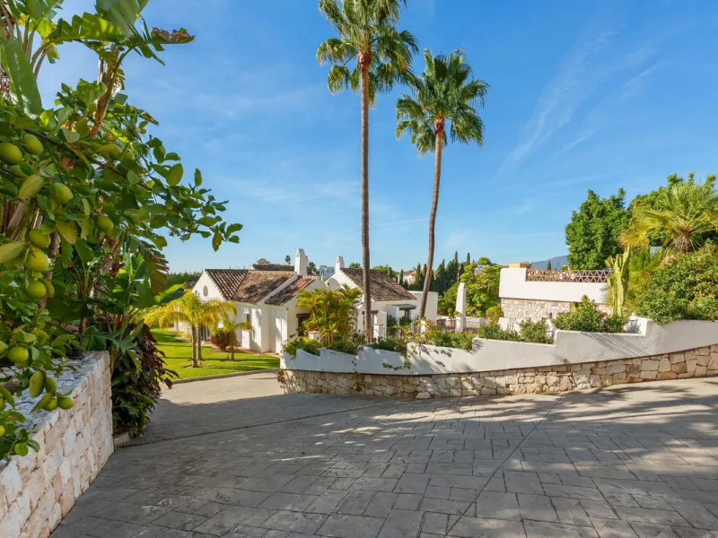 House - Detached Villa в продаже в Benahavís, Málaga. В доме 9 спален и 9 ванных комнат. Площадь дома 1177 м². Площадь участка 7881 м²