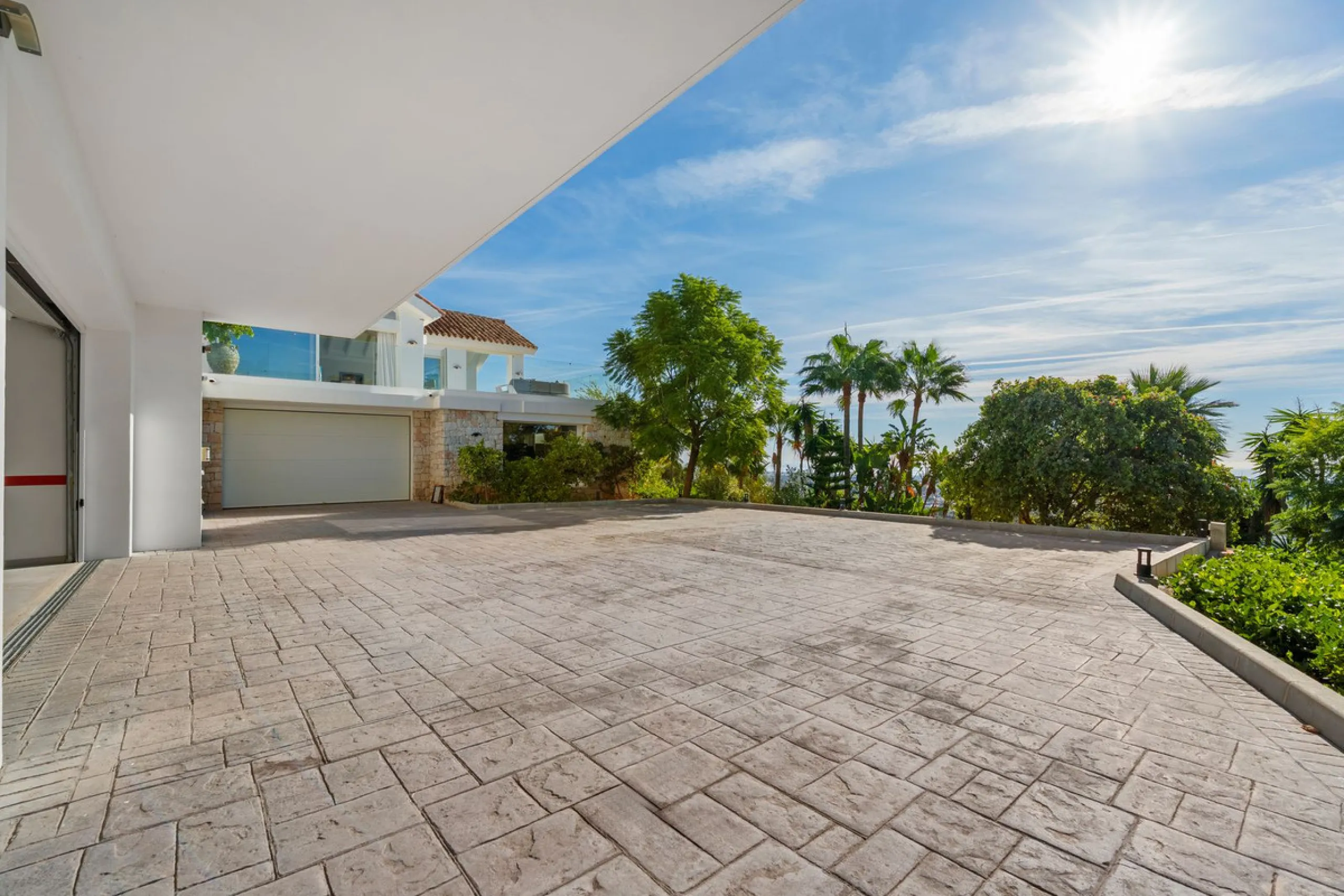 House - Detached Villa в продаже в Benahavís, Málaga. В доме 9 спален и 9 ванных комнат. Площадь дома 1177 м². Площадь участка 7881 м²