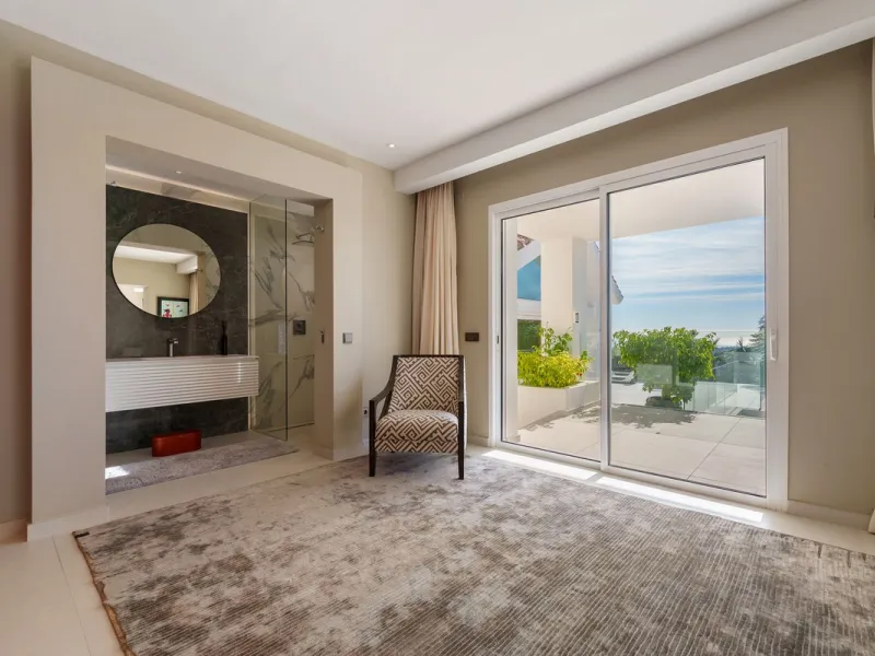 House - Detached Villa в продаже в Benahavís, Málaga. В доме 9 спален и 9 ванных комнат. Площадь дома 1177 м². Площадь участка 7881 м²