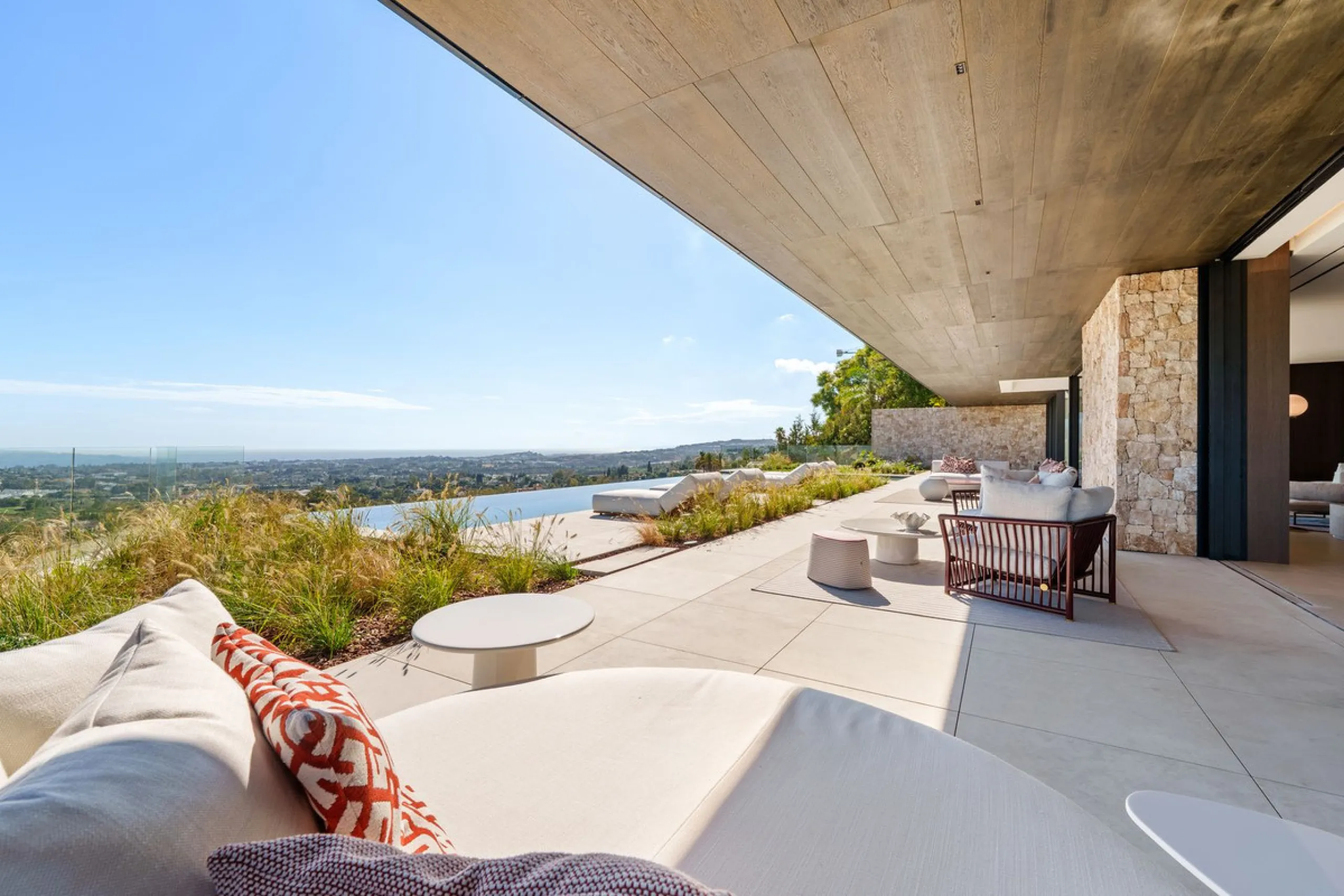 Architektenvilla mit Panoramablick in El Herrojo Alto, Benahavís