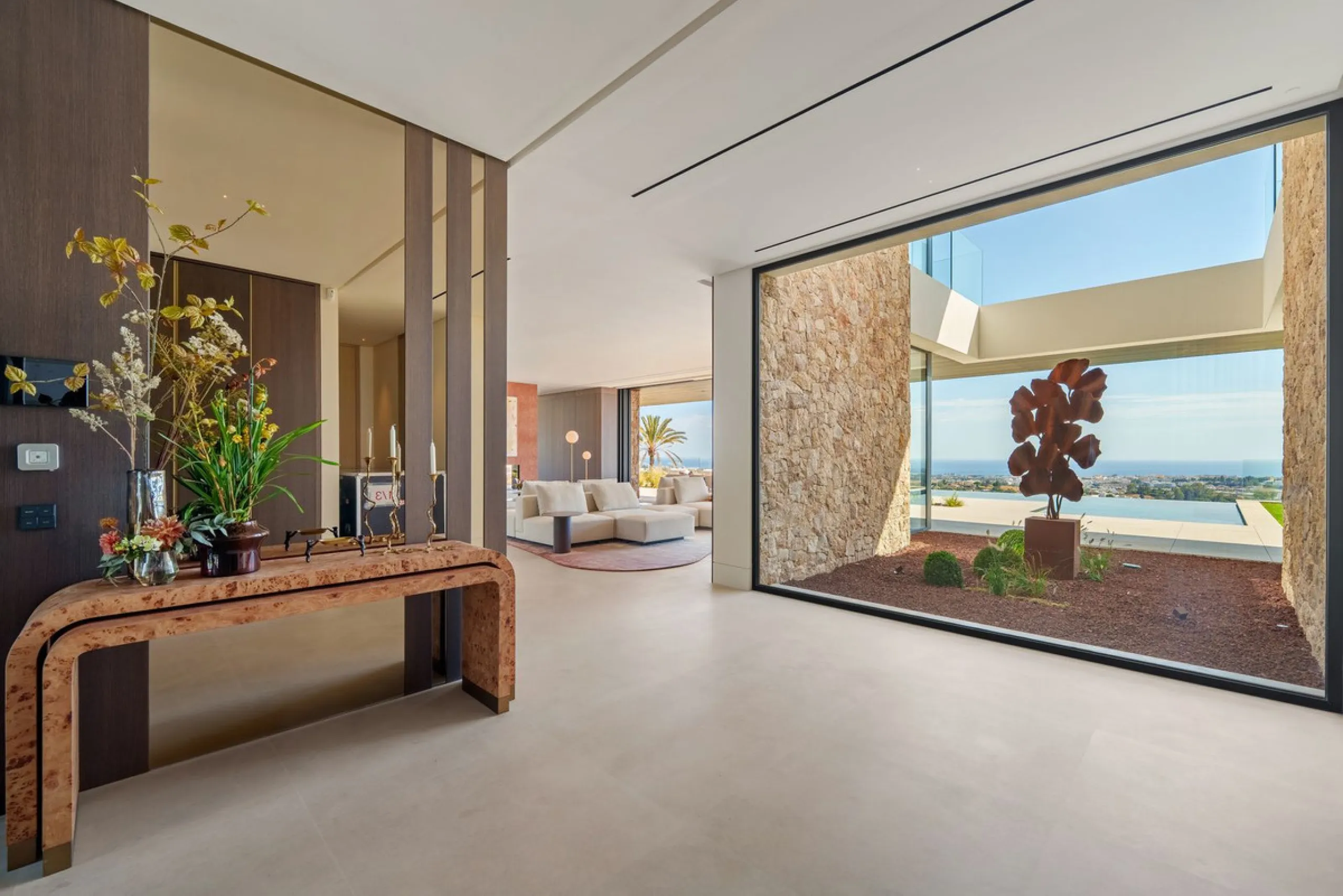 Architektenvilla mit Panoramablick in El Herrojo Alto, Benahavís