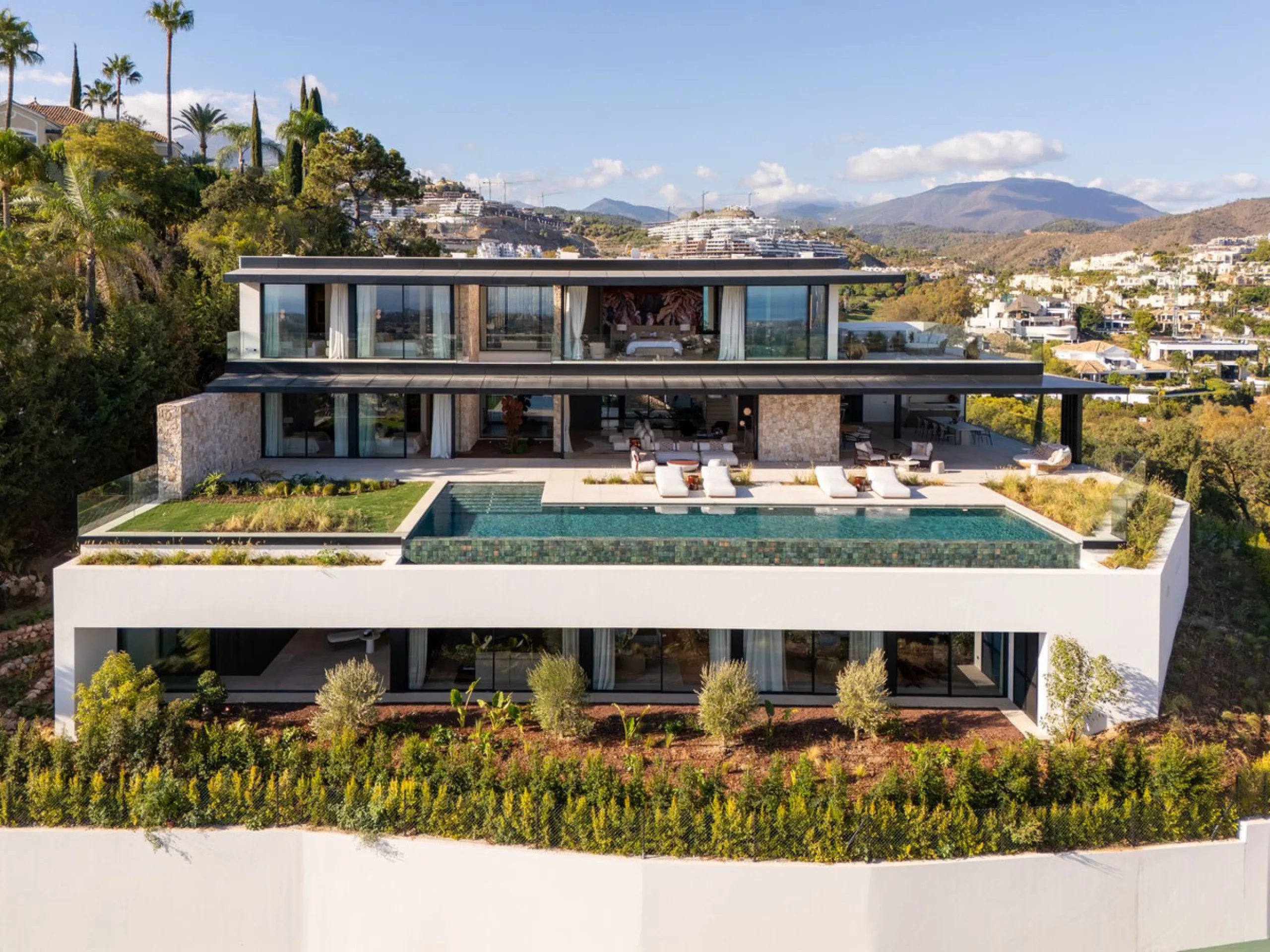 Architektenvilla mit Panoramablick in El Herrojo Alto, Benahavís