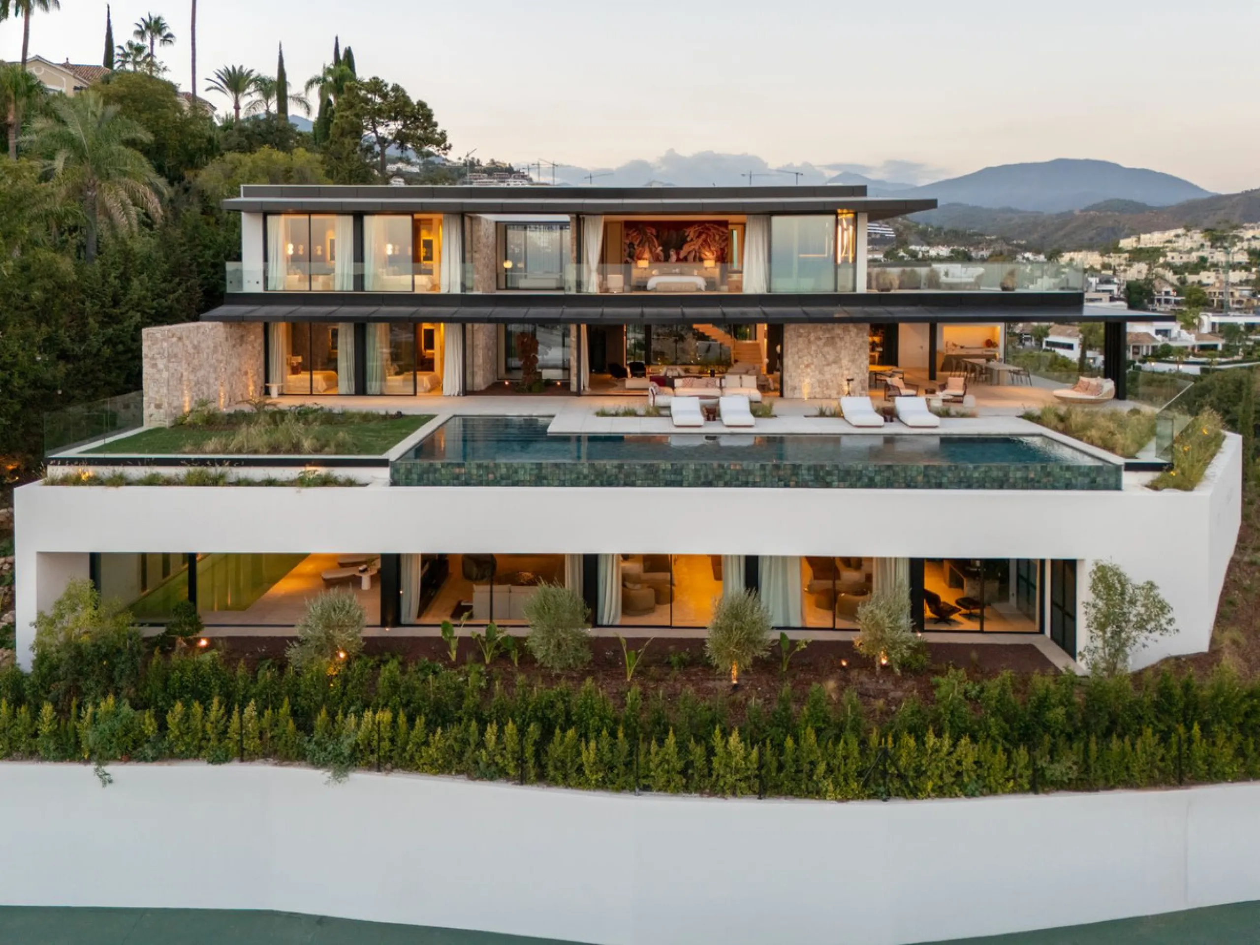 Architektenvilla mit Panoramablick in El Herrojo Alto, Benahavís