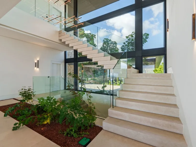 Architektenvilla mit Panoramablick in El Herrojo Alto, Benahavís