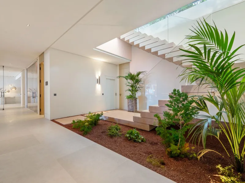 Architektenvilla mit Panoramablick in El Herrojo Alto, Benahavís