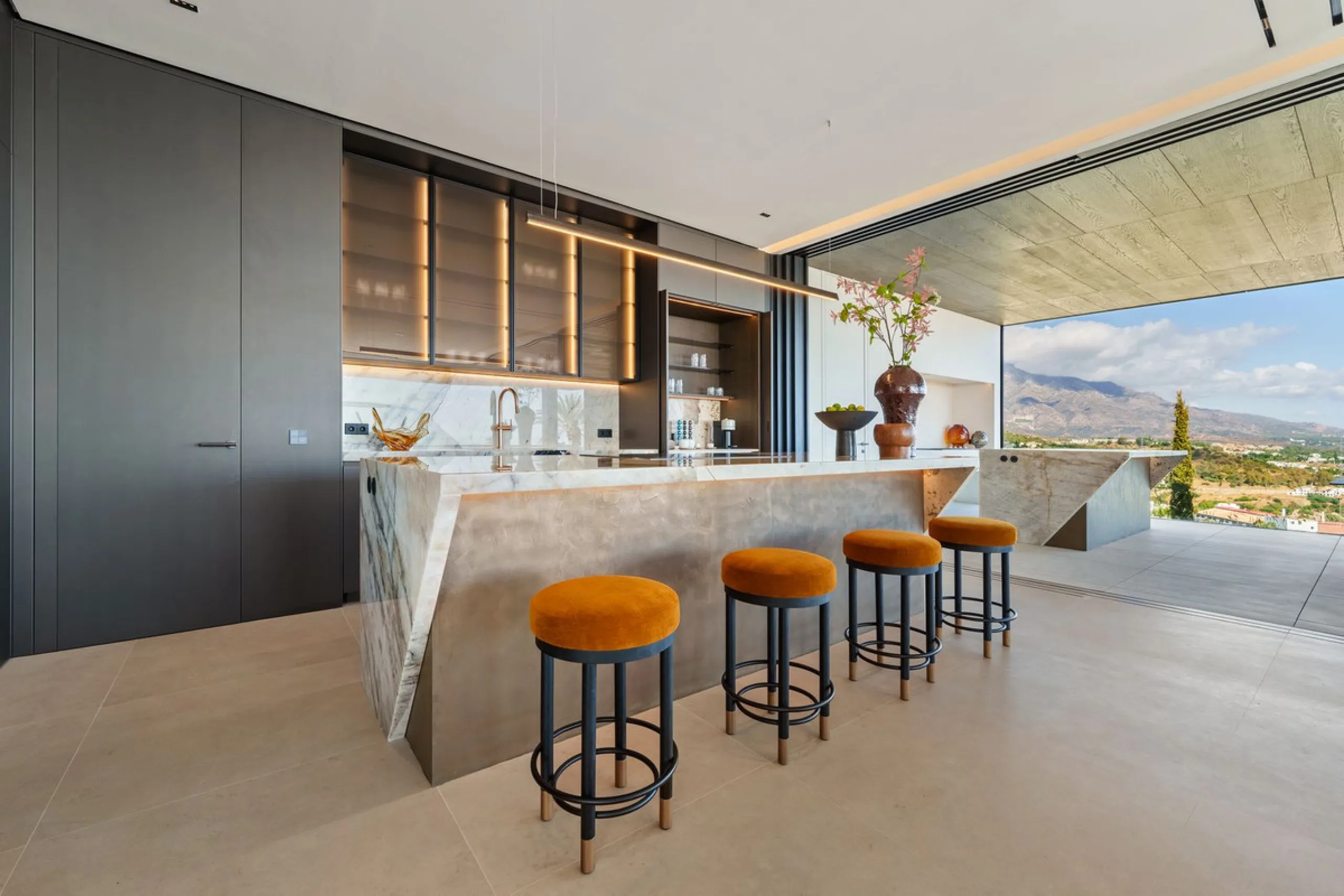 Architektenvilla mit Panoramablick in El Herrojo Alto, Benahavís