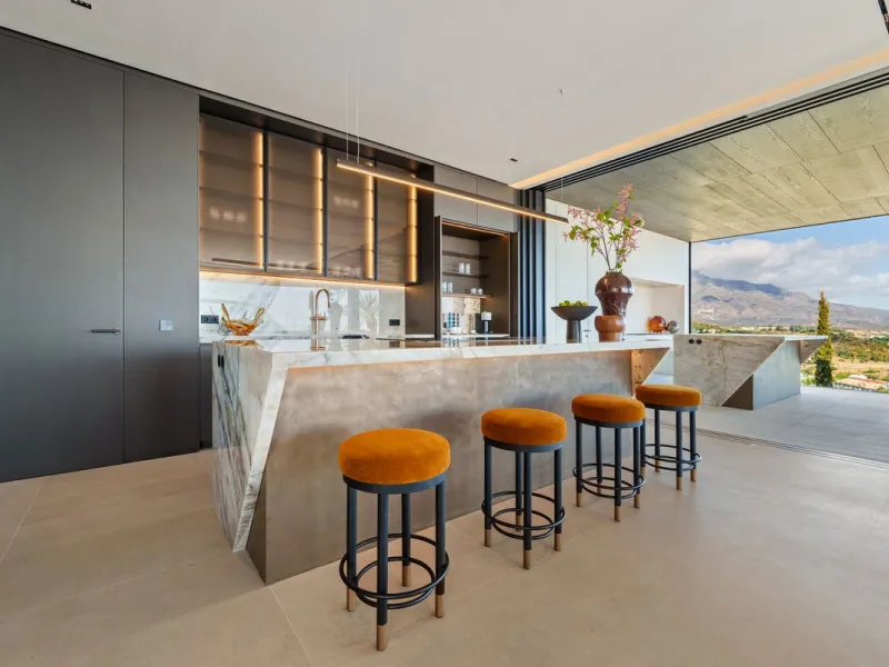 Architektenvilla mit Panoramablick in El Herrojo Alto, Benahavís