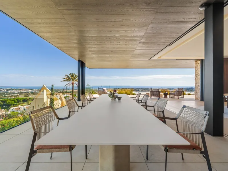 Architektenvilla mit Panoramablick in El Herrojo Alto, Benahavís
