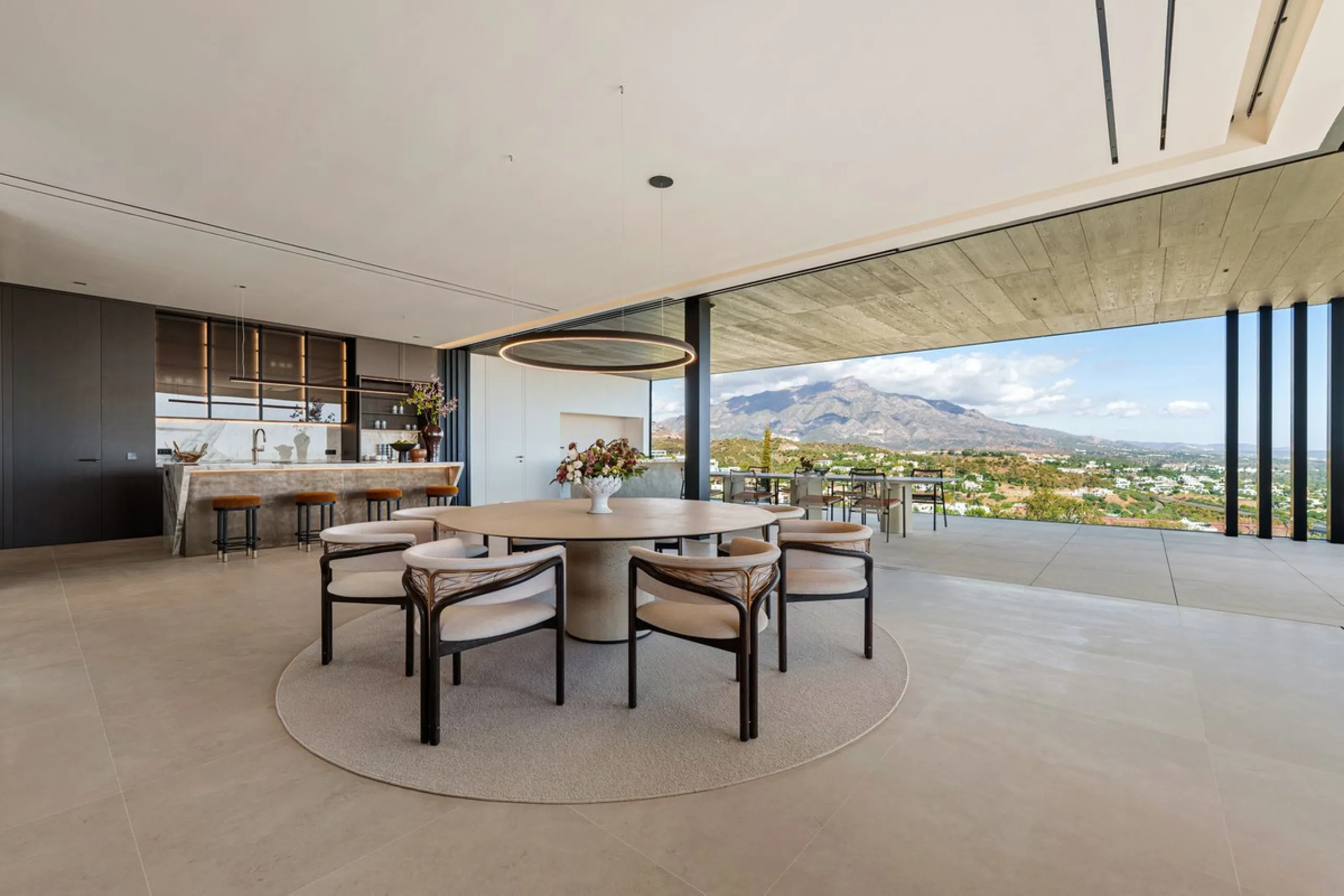 Architektenvilla mit Panoramablick in El Herrojo Alto, Benahavís