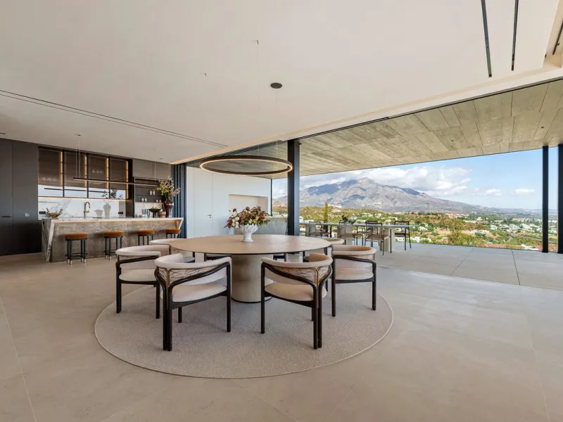 Architektenvilla mit Panoramablick in El Herrojo Alto, Benahavís