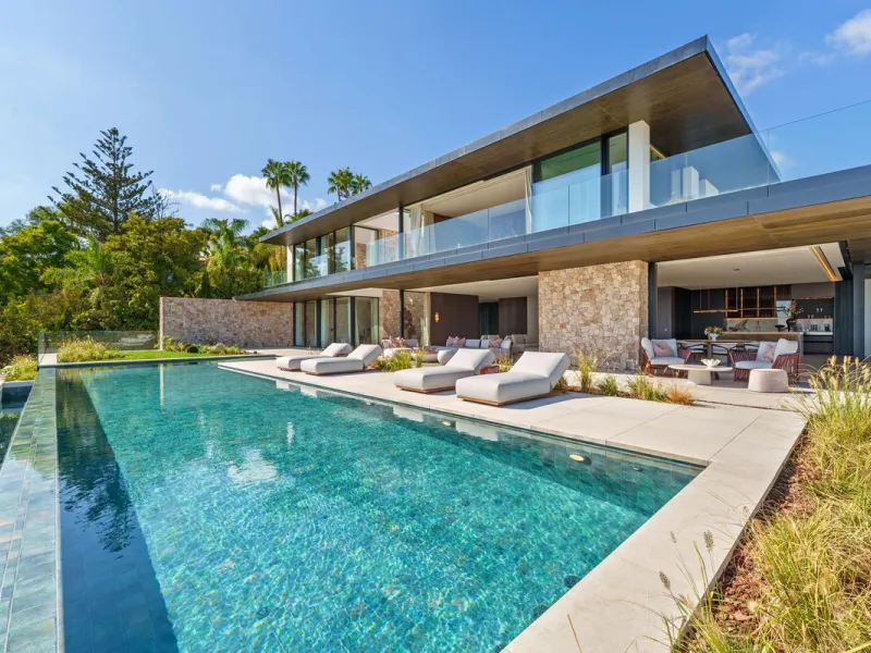 Architektenvilla mit Panoramablick in El Herrojo Alto, Benahavís