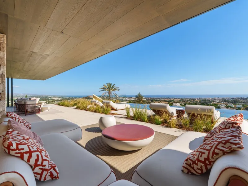 Architektenvilla mit Panoramablick in El Herrojo Alto, Benahavís