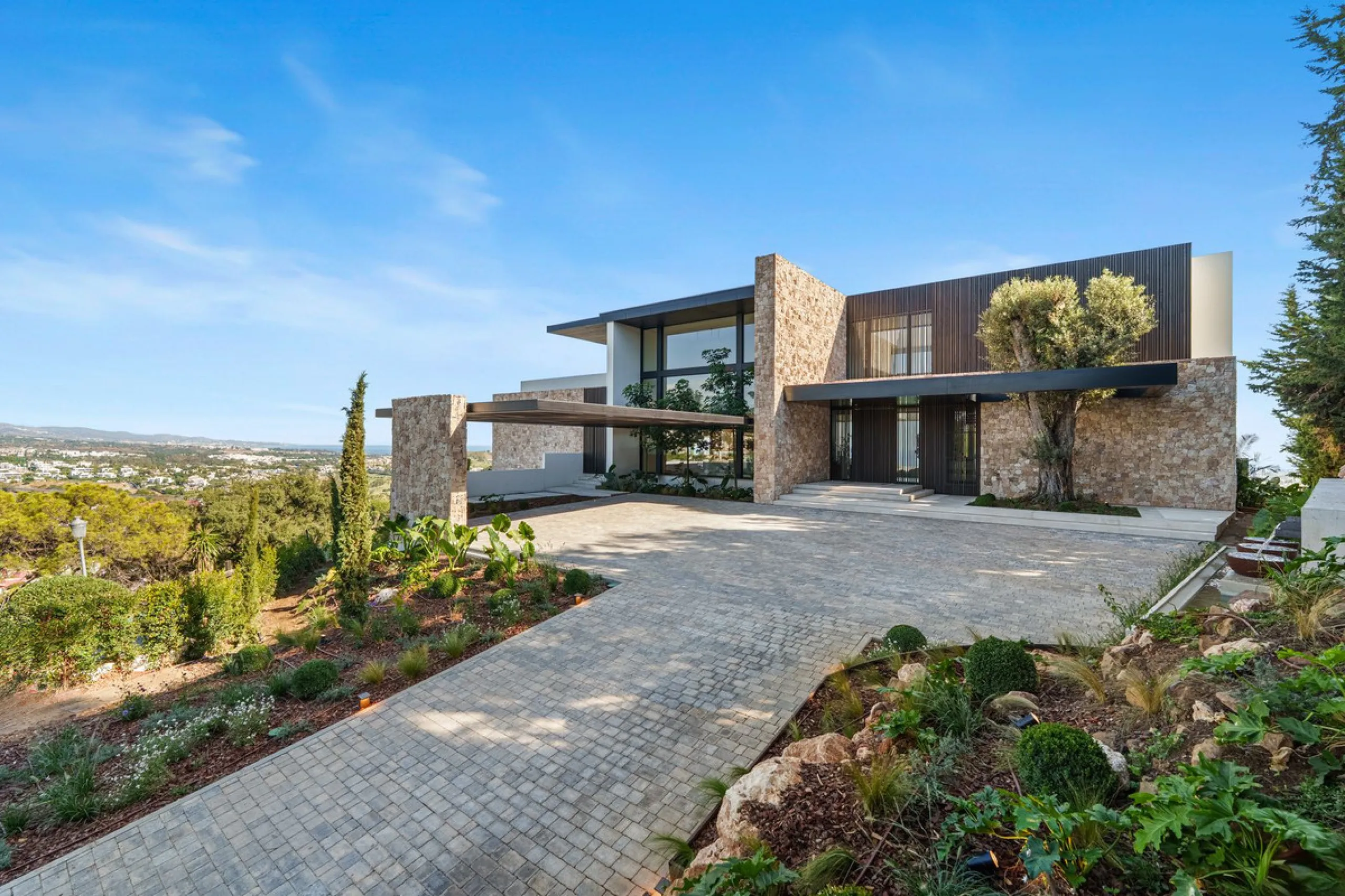 Architektenvilla mit Panoramablick in El Herrojo Alto, Benahavís