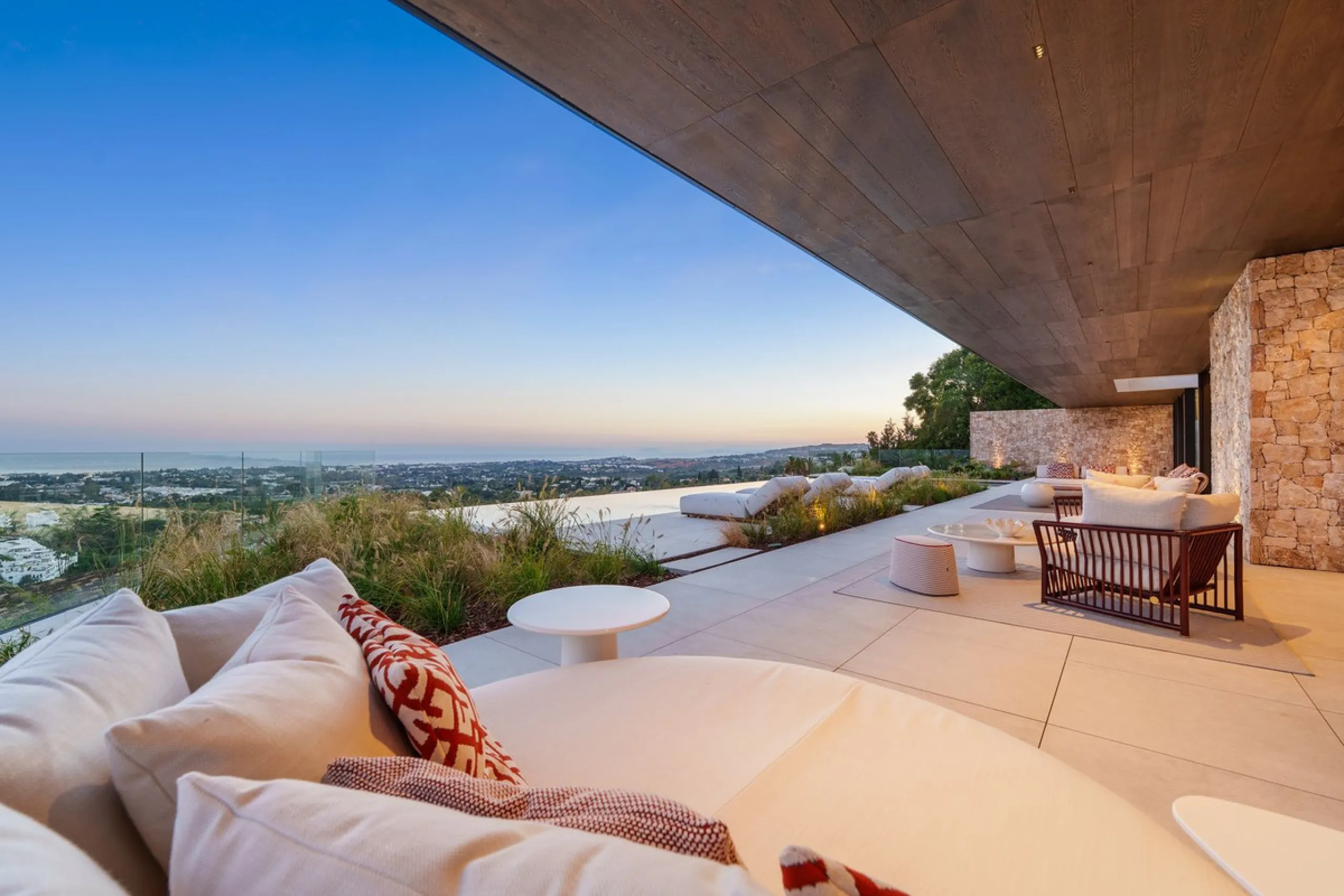 Architektenvilla mit Panoramablick in El Herrojo Alto, Benahavís
