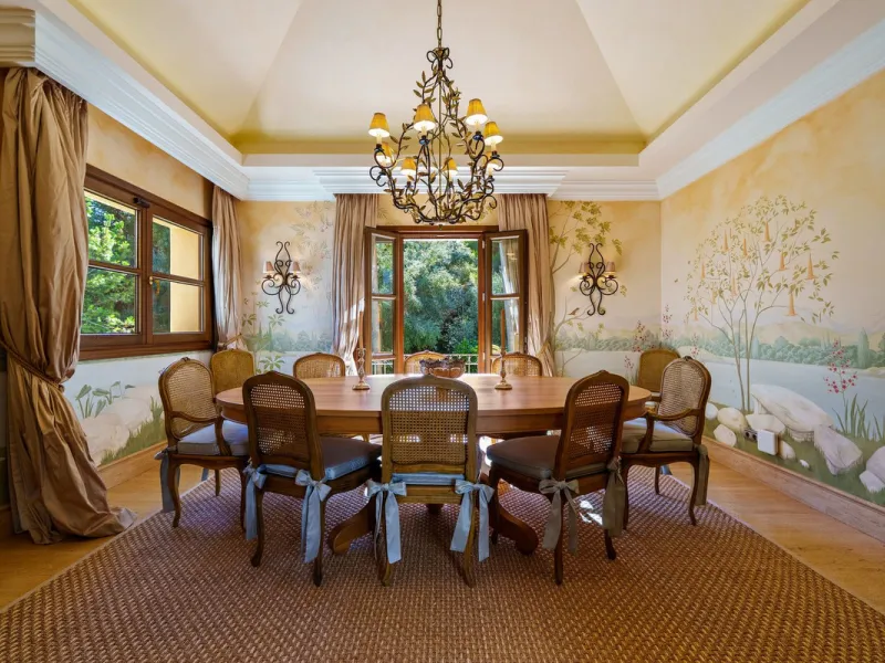 This outstanding Andalusian-style villa is presented in excellent condition and occupies a privileged position in Las Lomas del Marbella Club, at the very heart of Marbella's prestigious Golden Mile. Surrounded by 20,000 m² of lush green forest, the prope